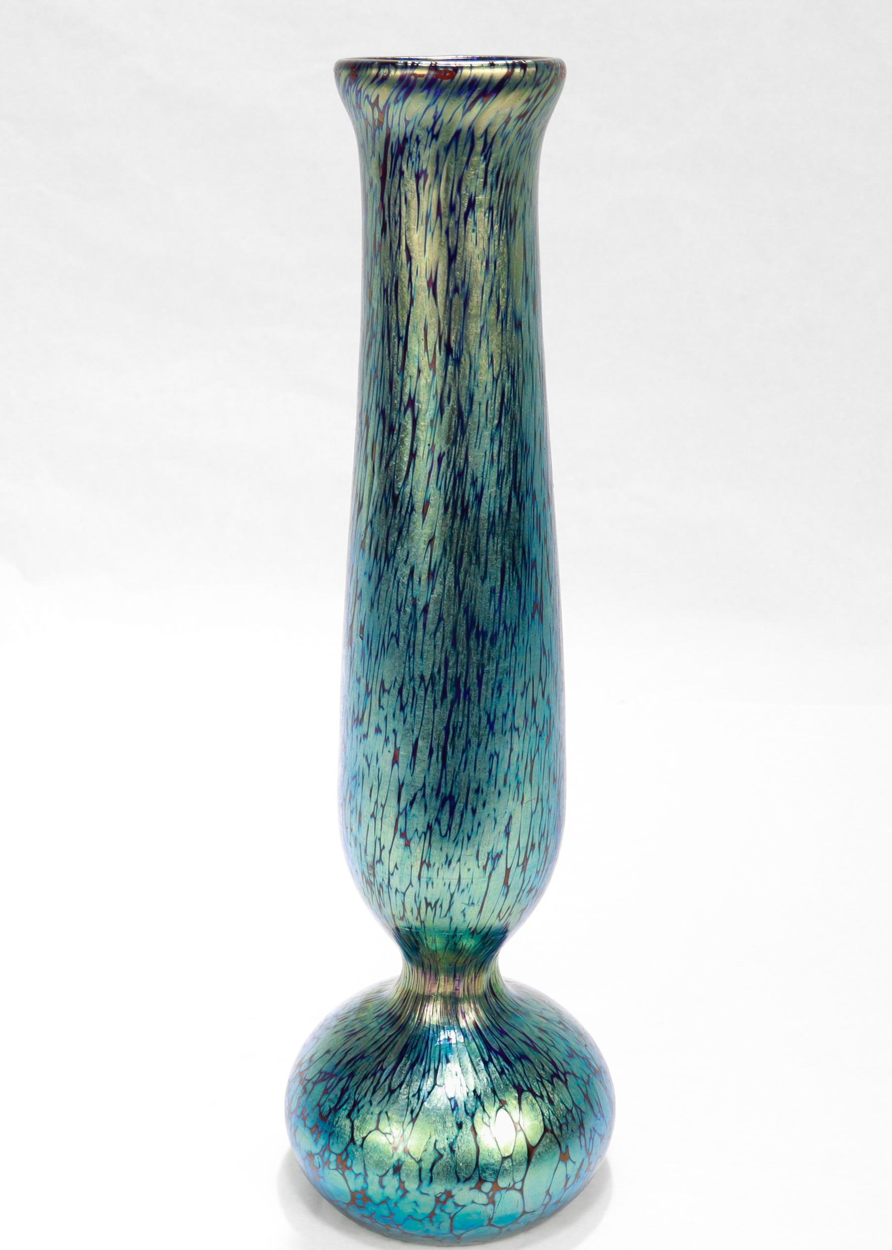 Antike österreichische Jugendstil Loetz Iridescent Cobalt Papillion Kunst Glas Vase im Zustand „Gut“ im Angebot in Philadelphia, PA