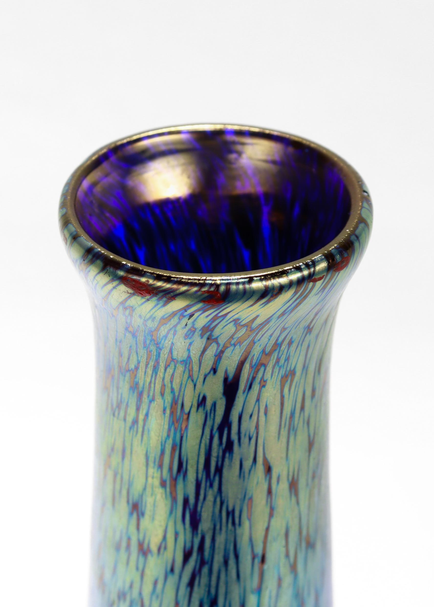 Antike österreichische Jugendstil Loetz Iridescent Cobalt Papillion Kunst Glas Vase (Glaskunst) im Angebot