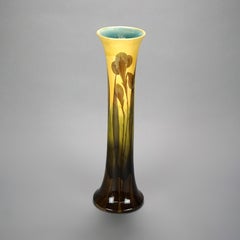 Antike österreichische handbemalte Iris-Keramikvase aus Kunsthandwerk, um 1910