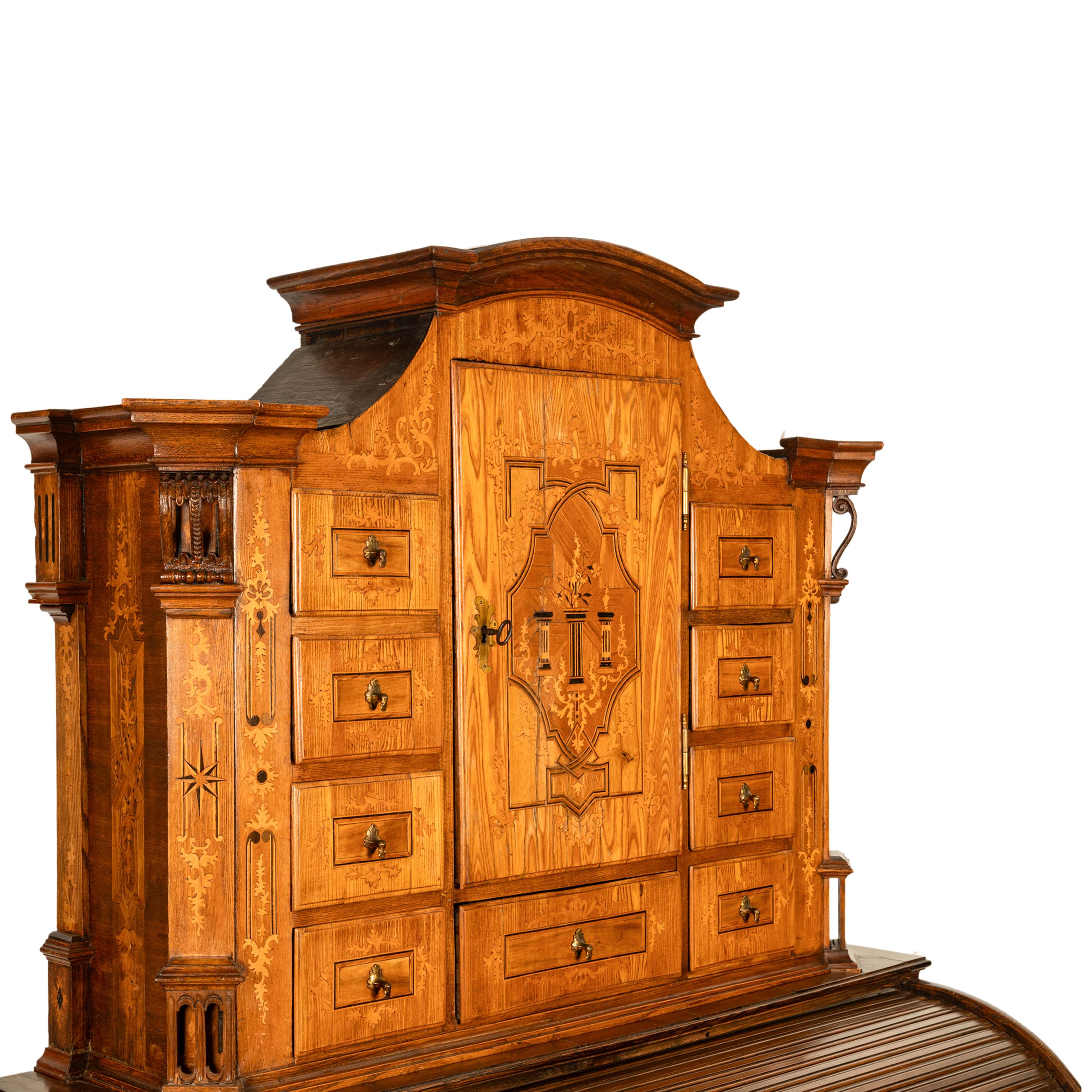 Antiker österreichischer Barockschrank/Schreibtisch aus Täbris mit Intarsien und Rollplatte aus Biedermeier im Angebot 9