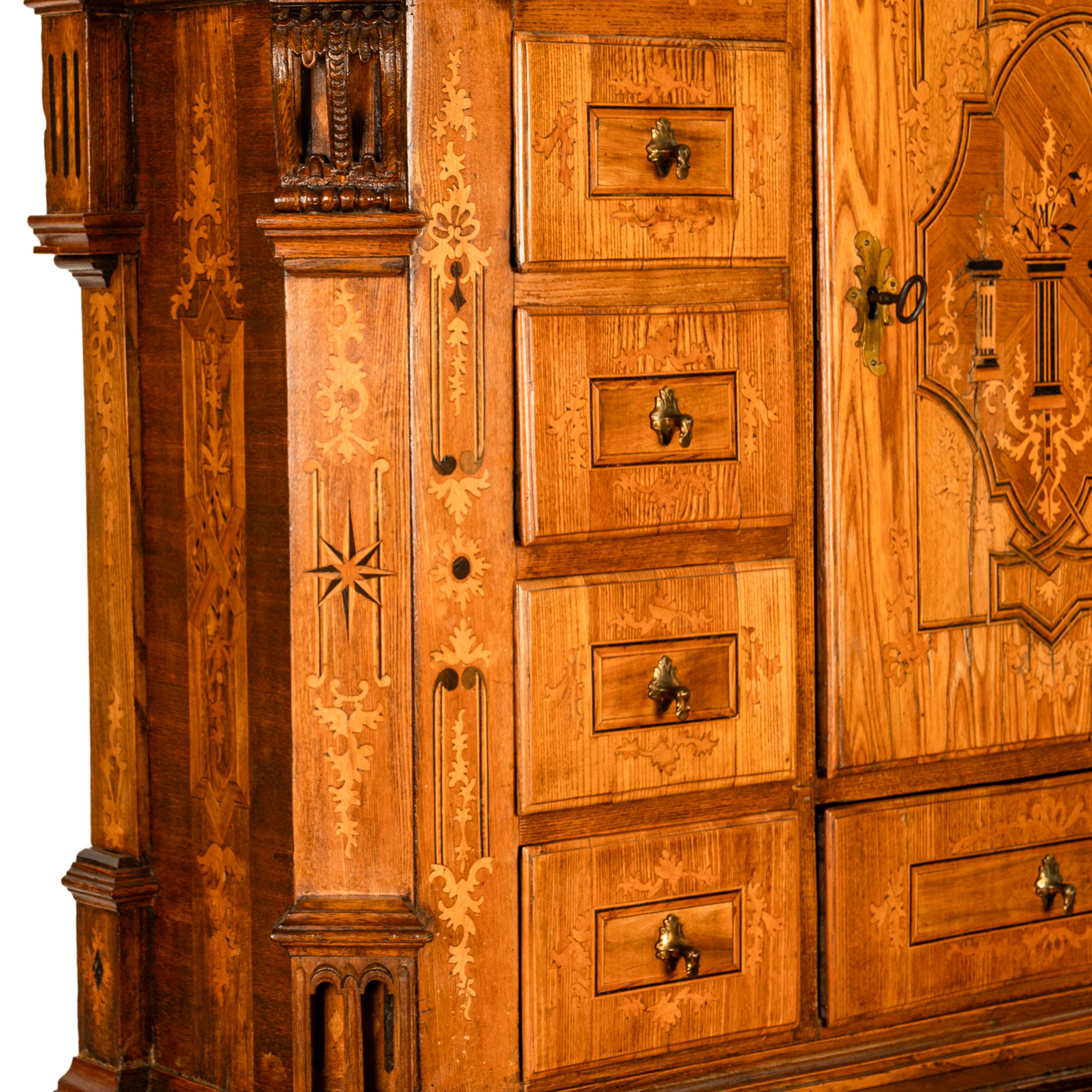 Antiker österreichischer Barockschrank/Schreibtisch aus Täbris mit Intarsien und Rollplatte aus Biedermeier im Angebot 10