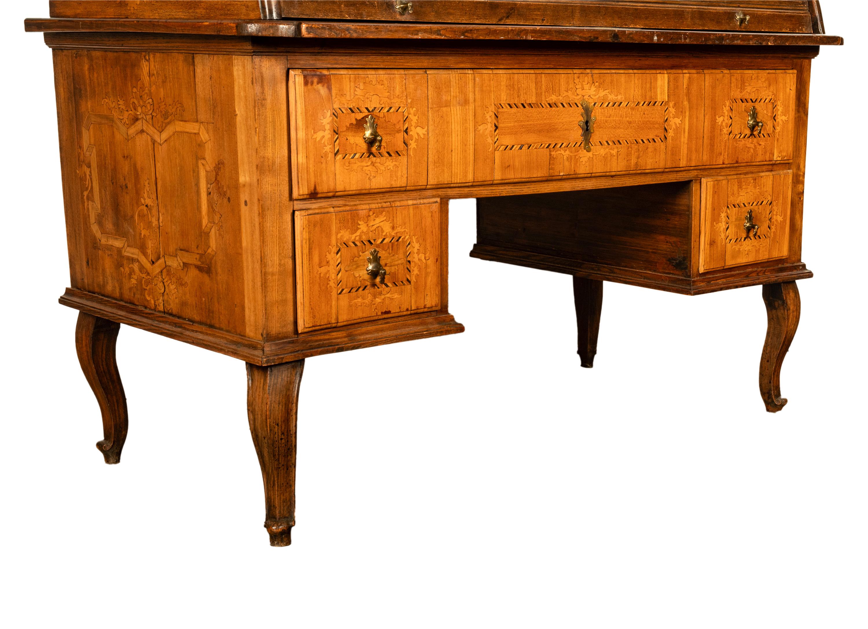 Antiker österreichischer Barockschrank/Schreibtisch aus Täbris mit Intarsien und Rollplatte aus Biedermeier im Angebot 12