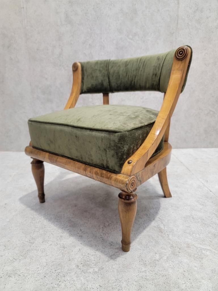 Antique Austrian Biedermeier Burled Accent Chair in Green Velvet Chenille For Sale 1