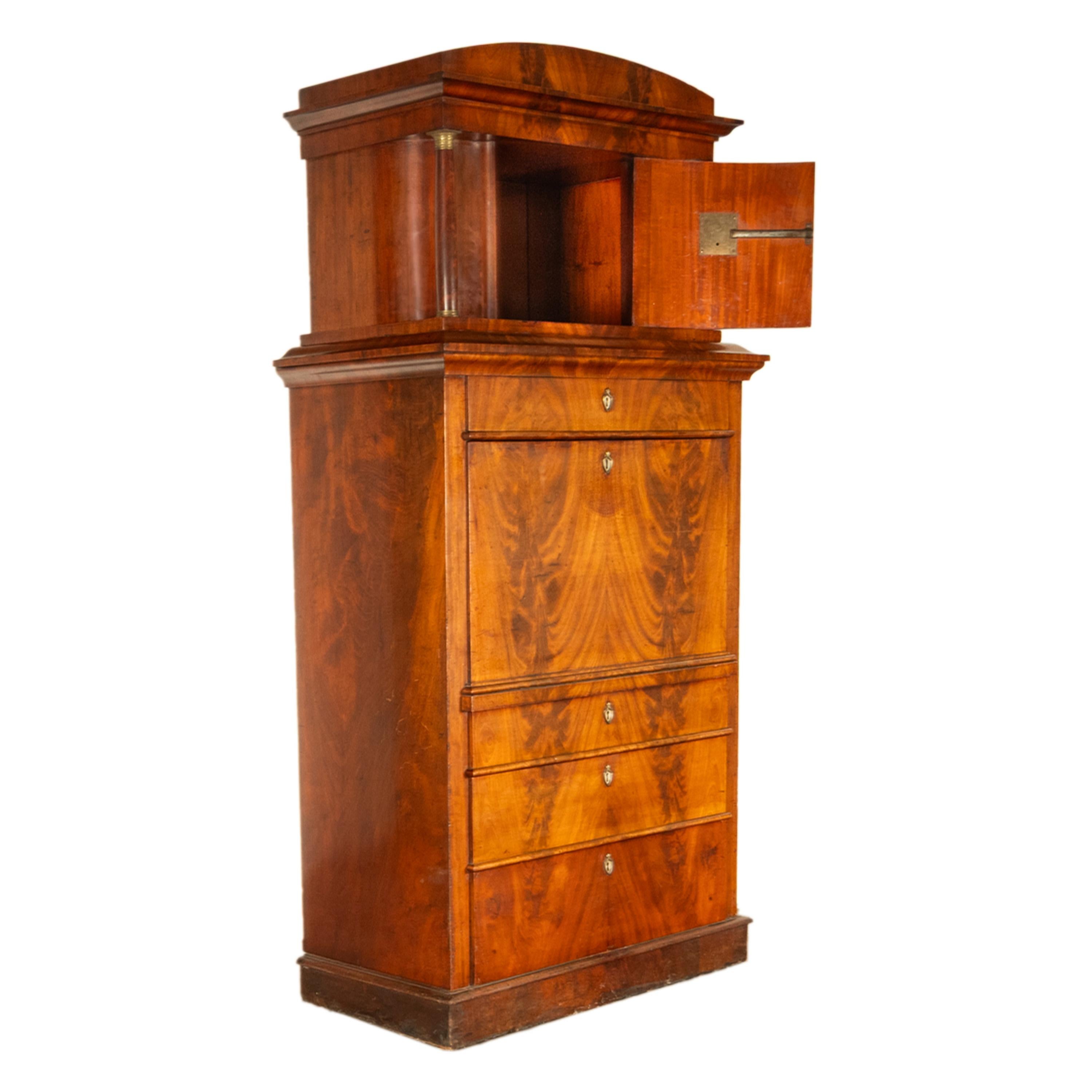Antica scrivania Biedermeier austriaca in mogano con tabernacolo 1820 in vendita 6