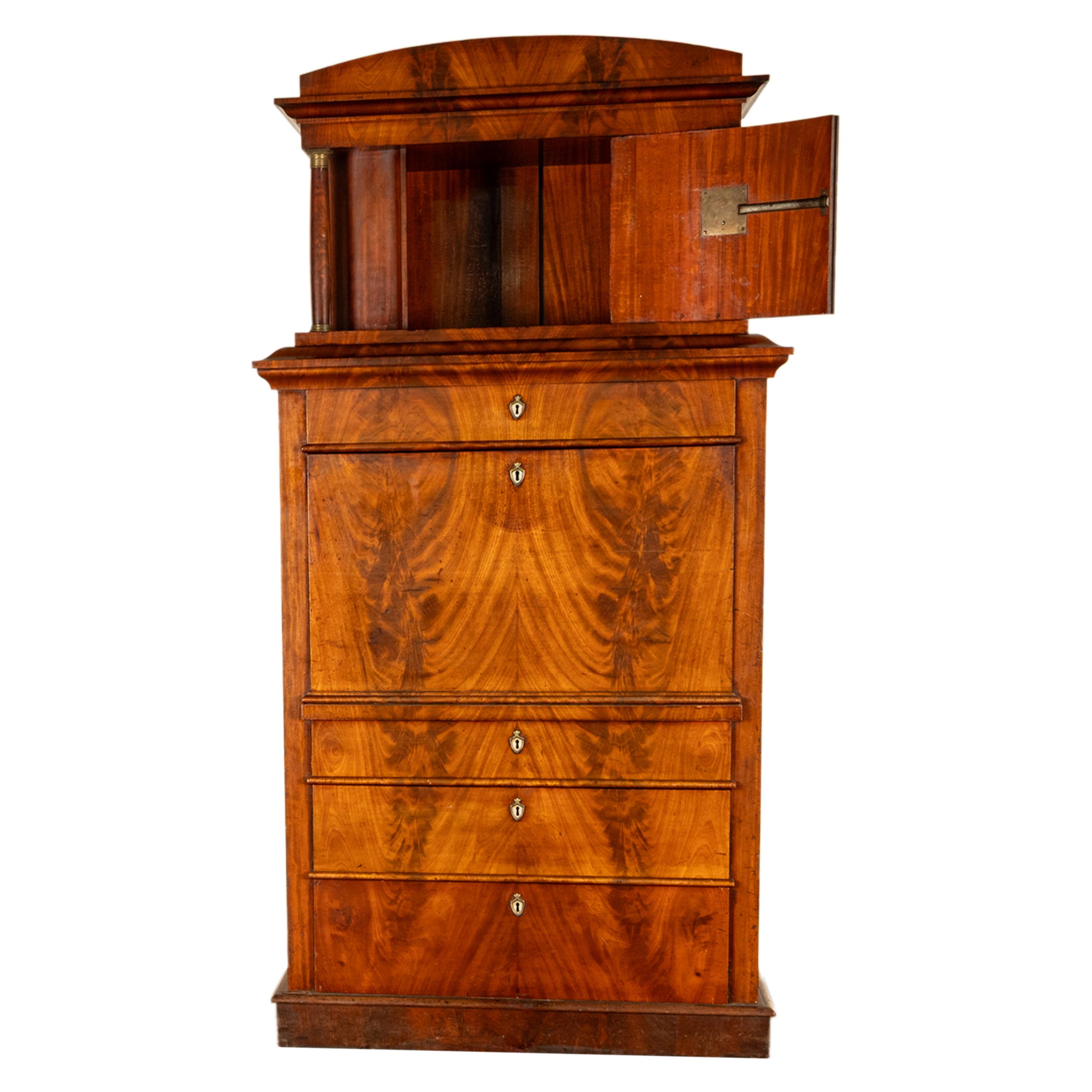 Antica scrivania Biedermeier austriaca in mogano con tabernacolo 1820 in vendita 7