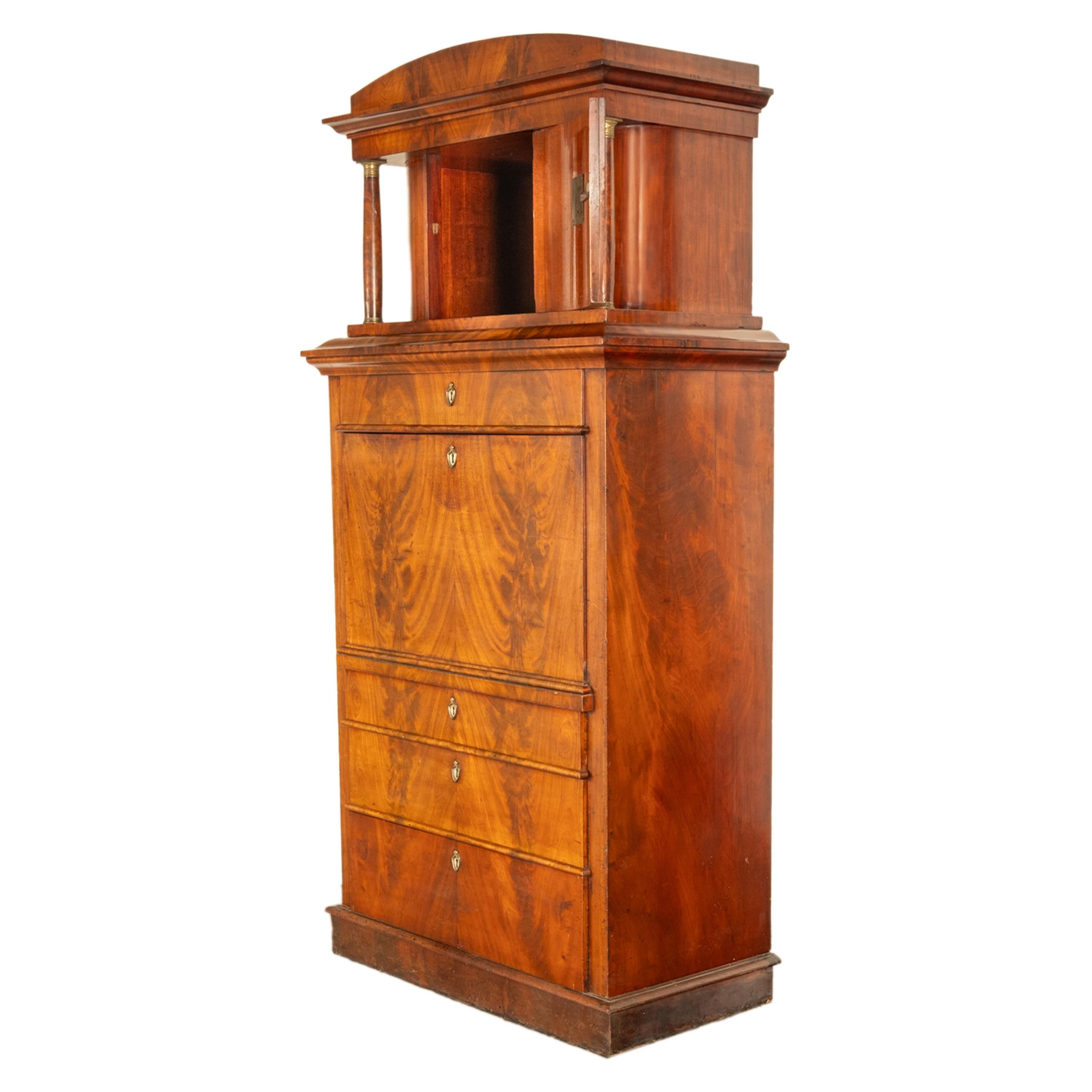 Antica scrivania Biedermeier austriaca in mogano con tabernacolo 1820 in vendita 8