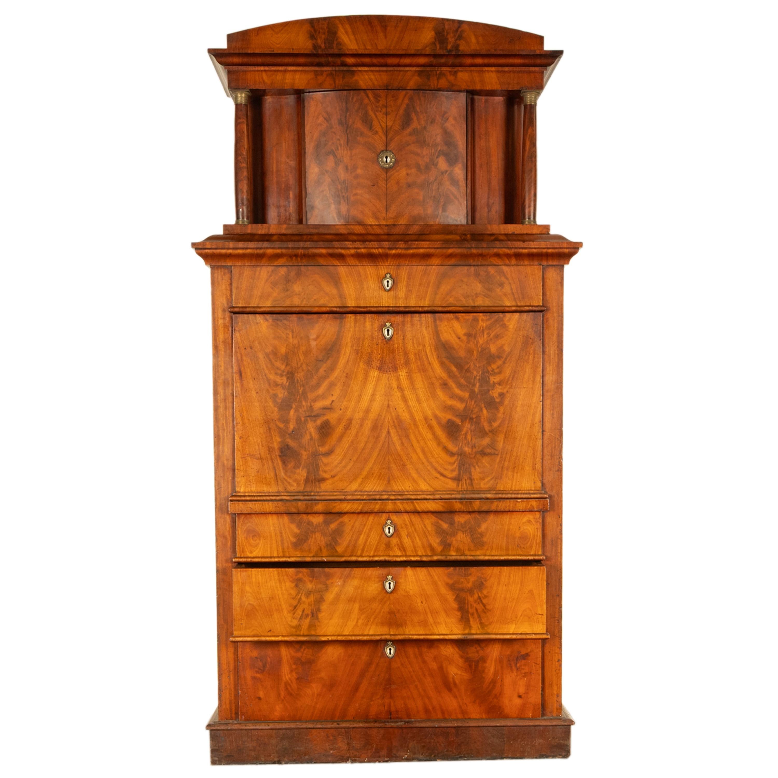 Antica scrivania Biedermeier austriaca in mogano con tabernacolo 1820 in vendita 10
