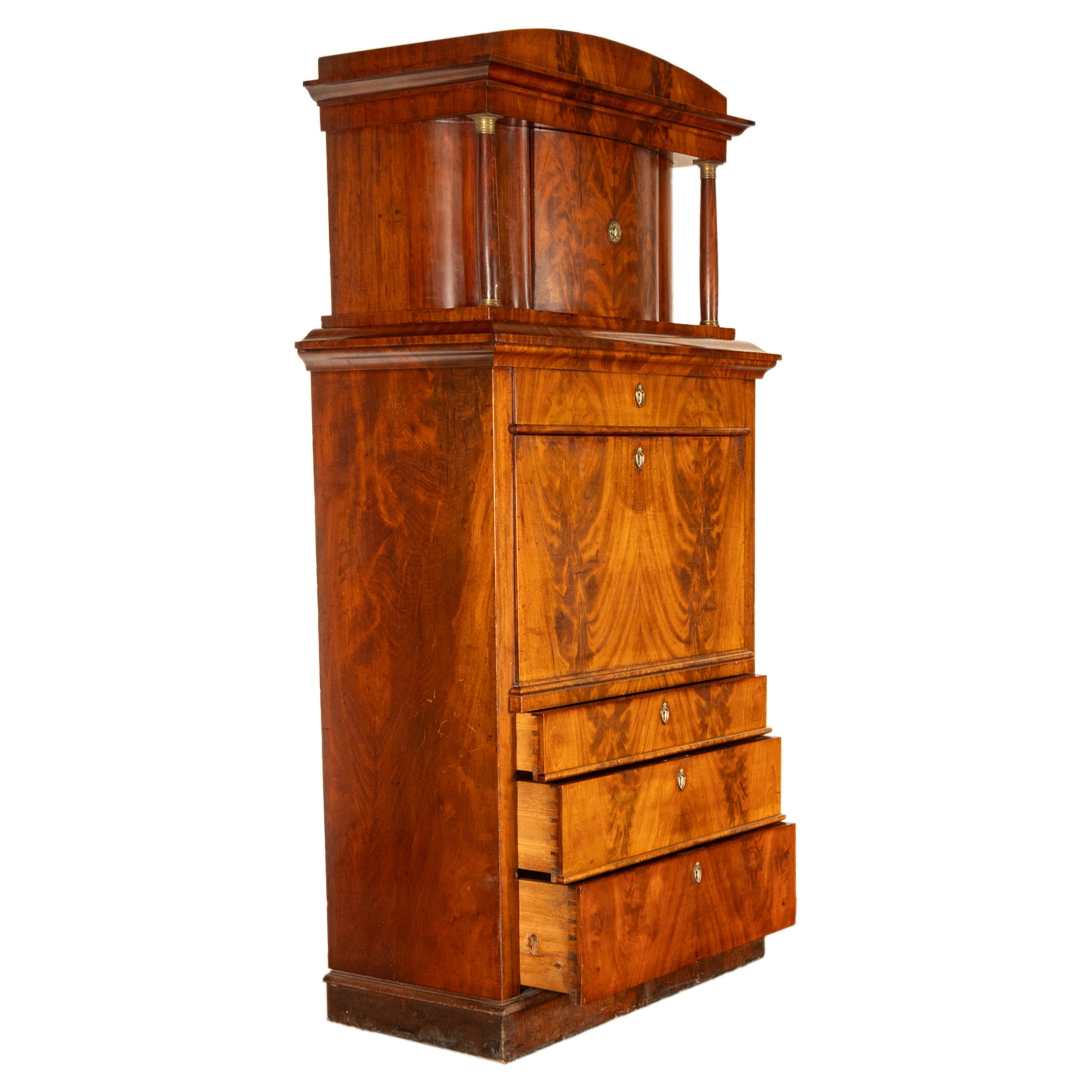 Antica scrivania Biedermeier austriaca in mogano con tabernacolo 1820 in vendita 11