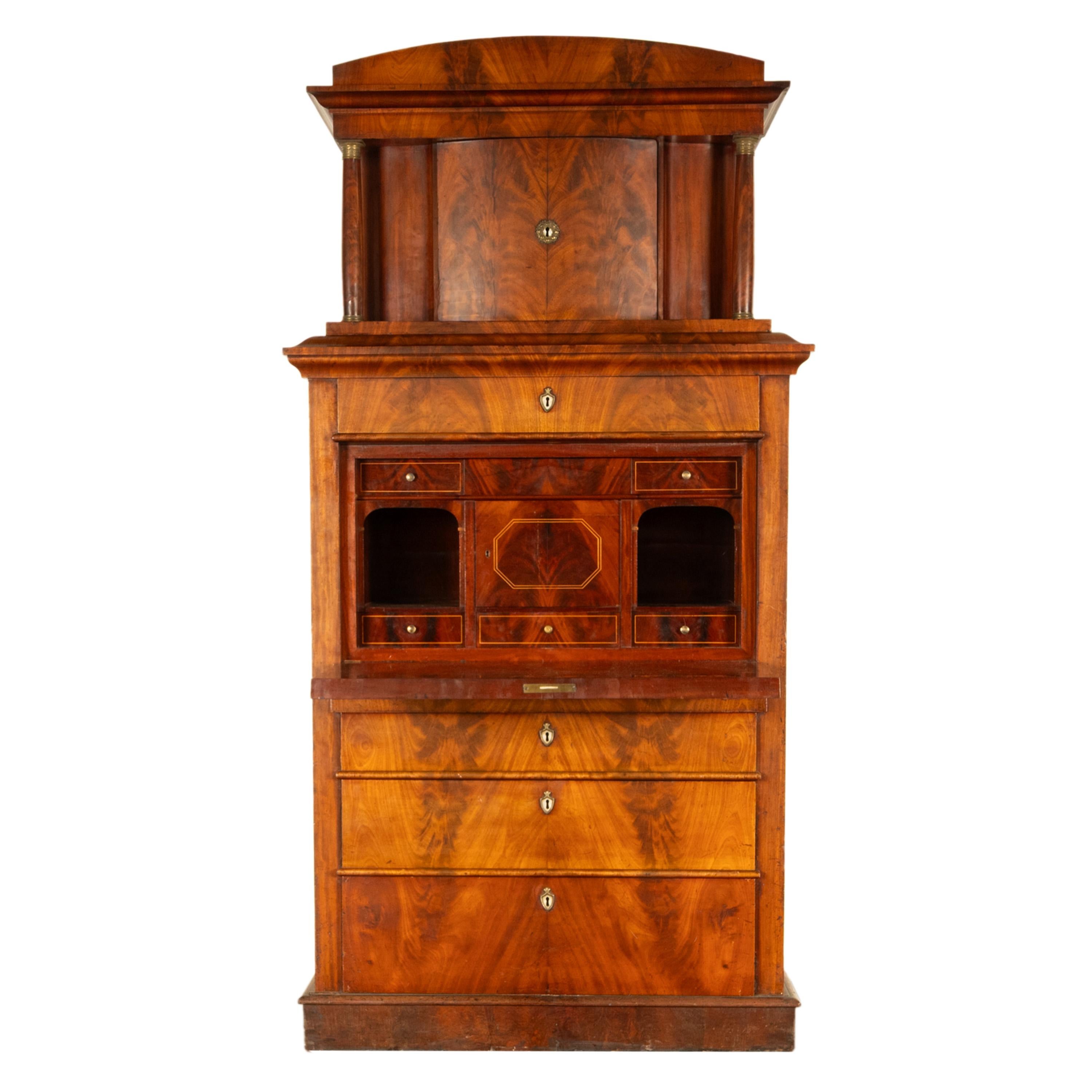 Antica scrivania Biedermeier austriaca in mogano con tabernacolo 1820 in vendita 2