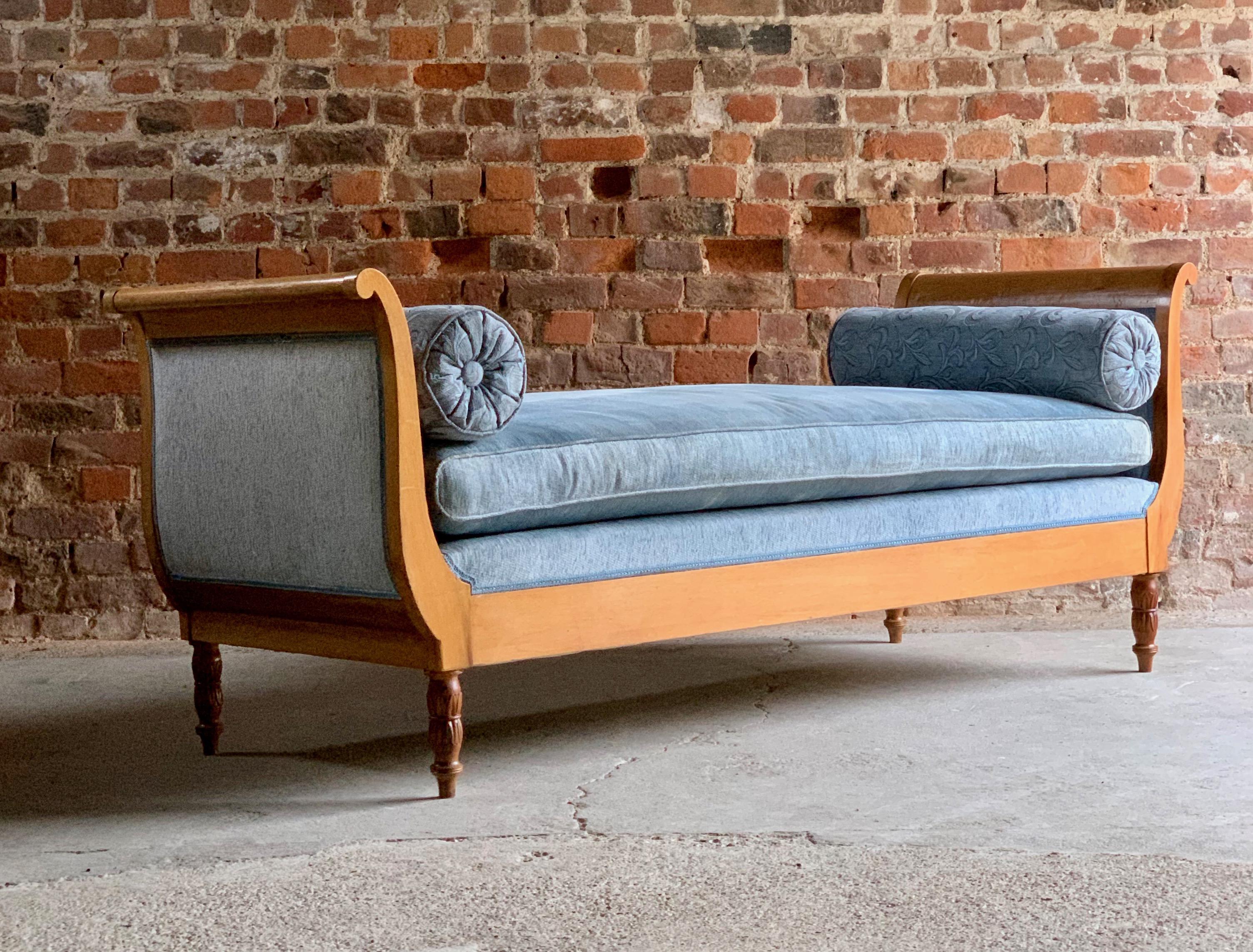 Early 20th Century Antique Austrian Biedermeier Style Day Bed Chaise Longue, circa 1910