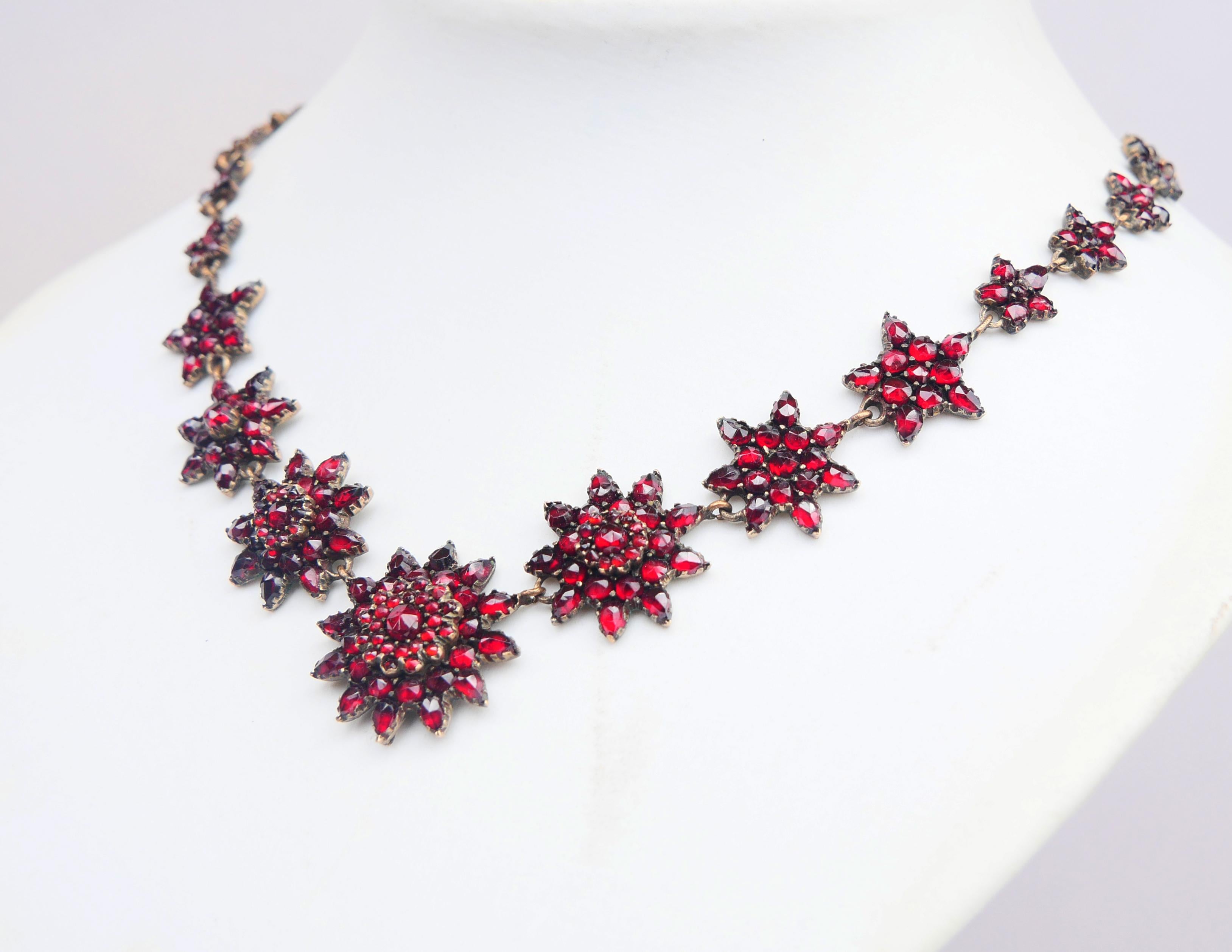 Collier Bohémien Autrichien Ancien Garnets Gilt Silver / 40.5cm / 23gr. Pour femmes en vente