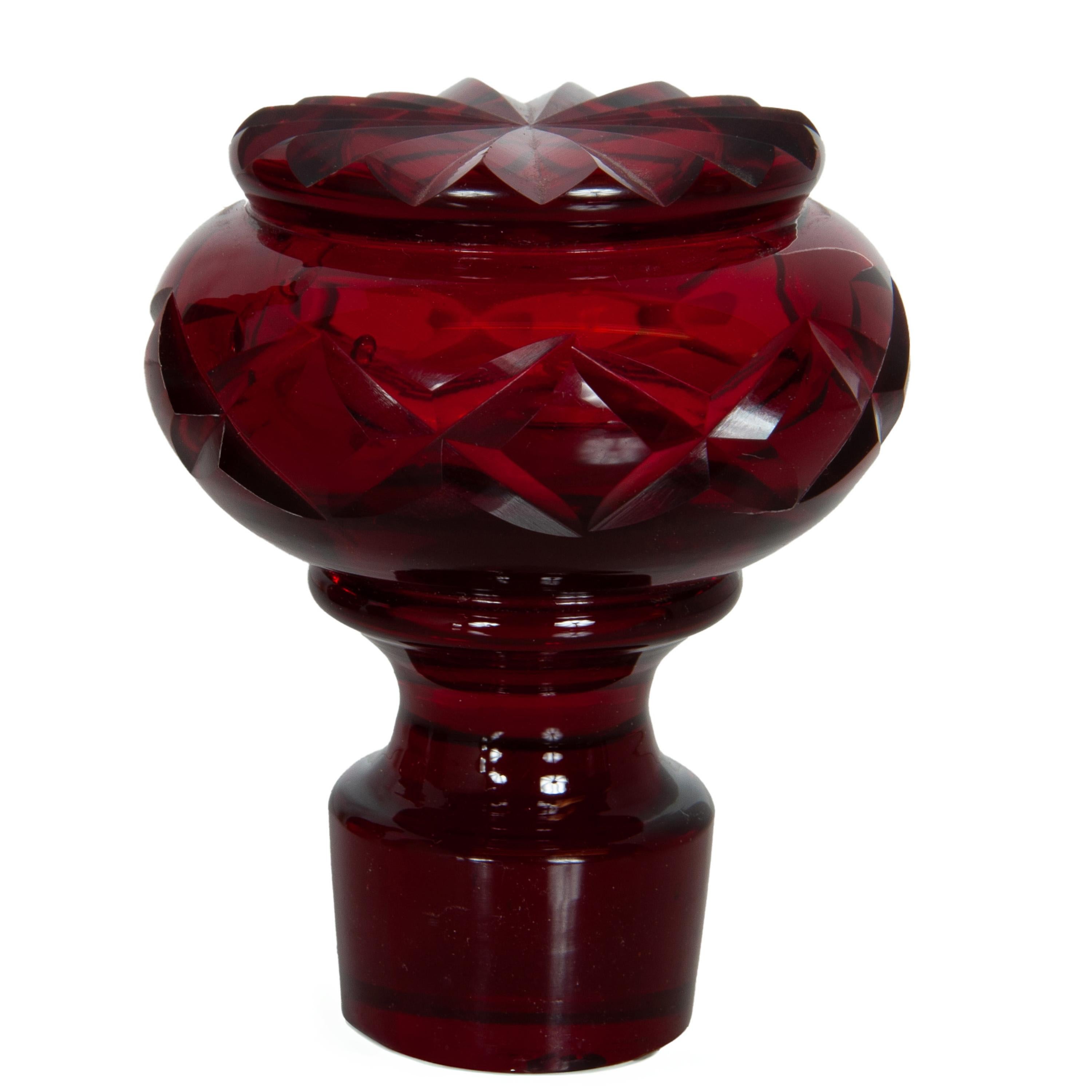 Antique Austrian Bohemian Red Cut Glass Wine Liquor Decanters & Stoppers 1880 in vendita 7