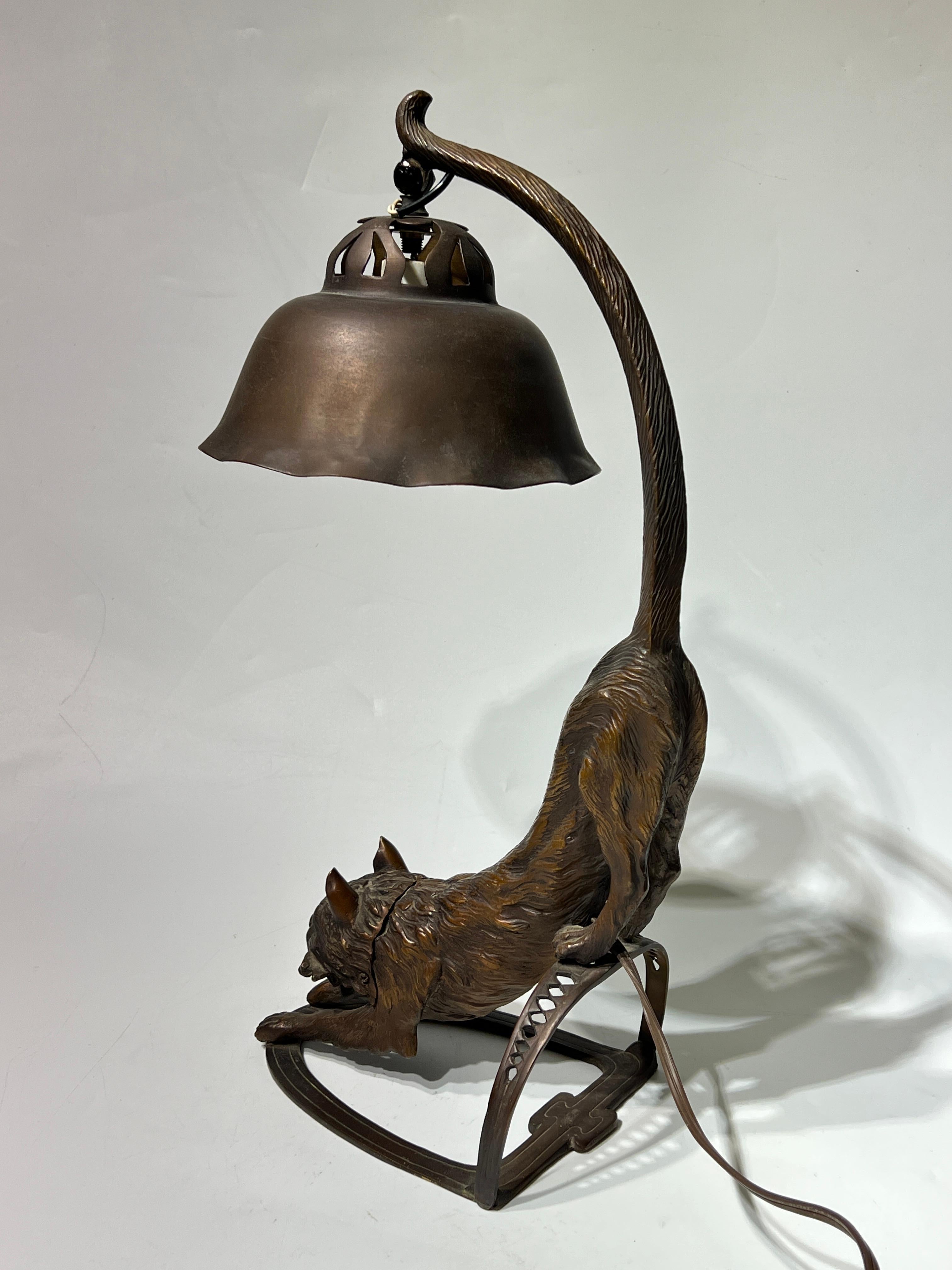 Antique Austrian Bronze Cat-Form Table Lamp For Sale 1