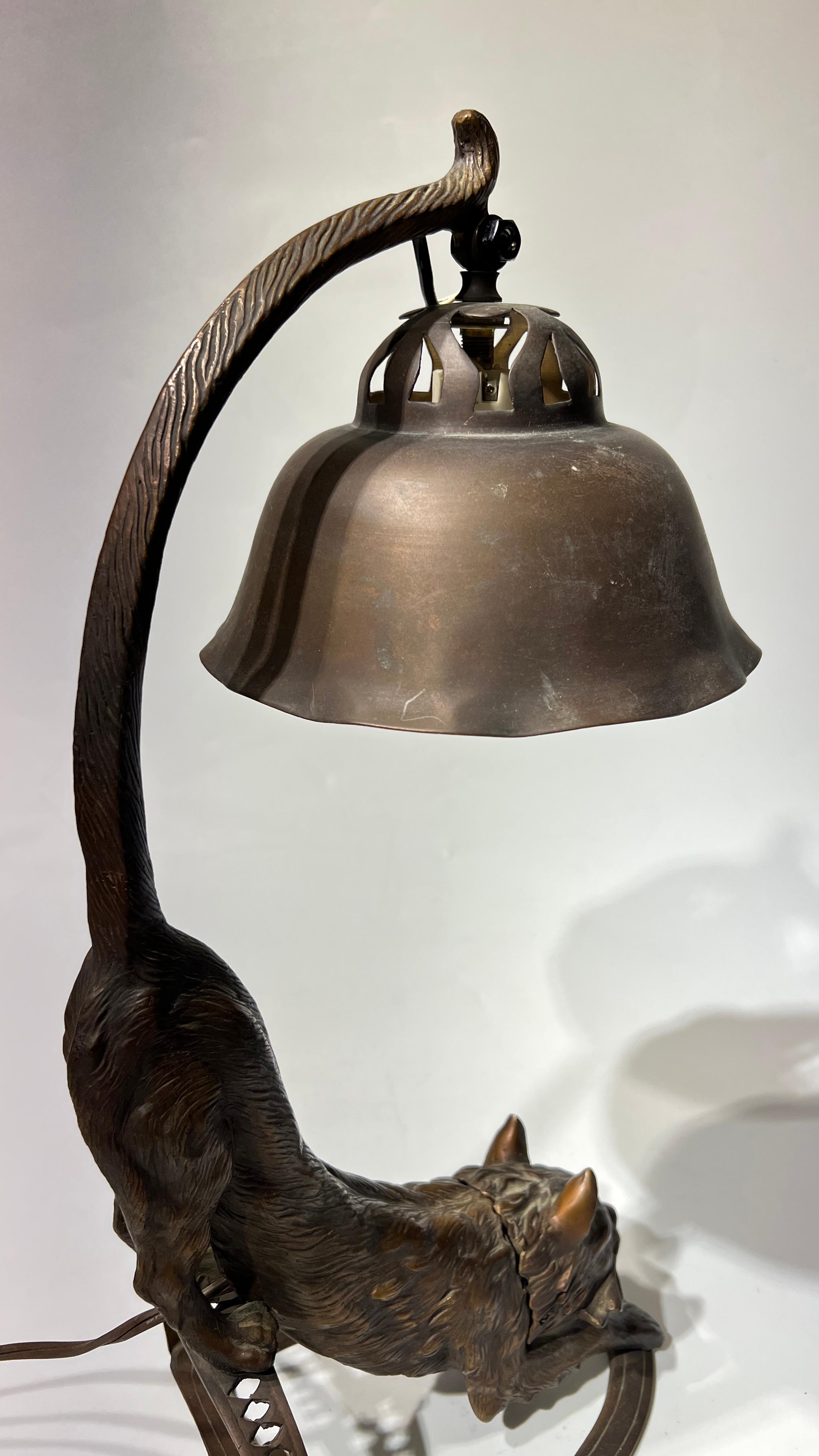 Antique Austrian Bronze Cat-Form Table Lamp For Sale 4