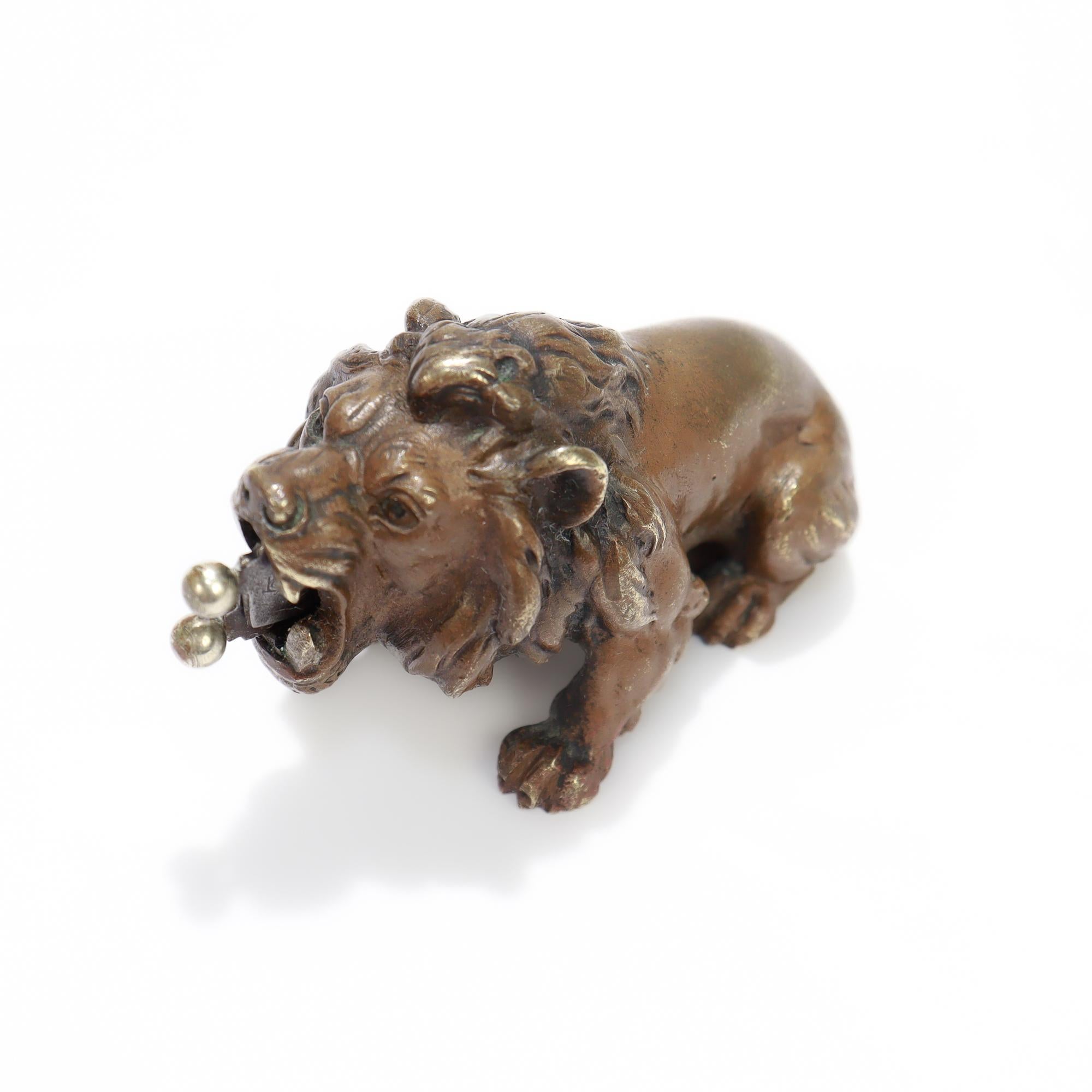 Antique Austrian Bronze Figural Lion Cigar Cutter or Nips en vente 5