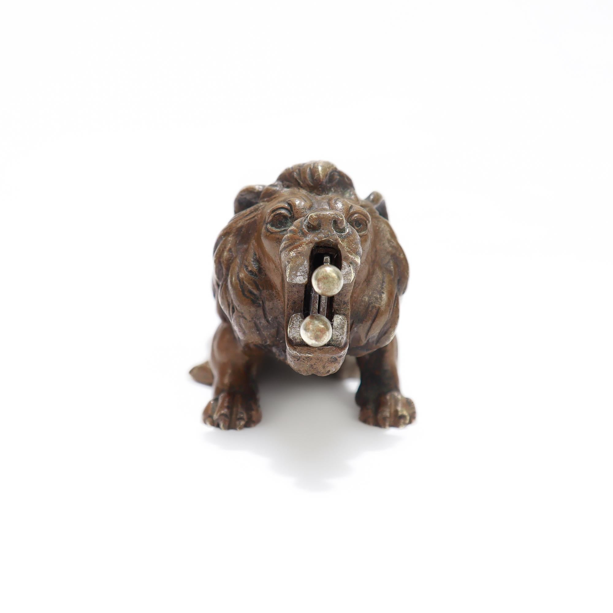 Antique Austrian Bronze Figural Lion Cigar Cutter or Nips Bon état - En vente à Philadelphia, PA