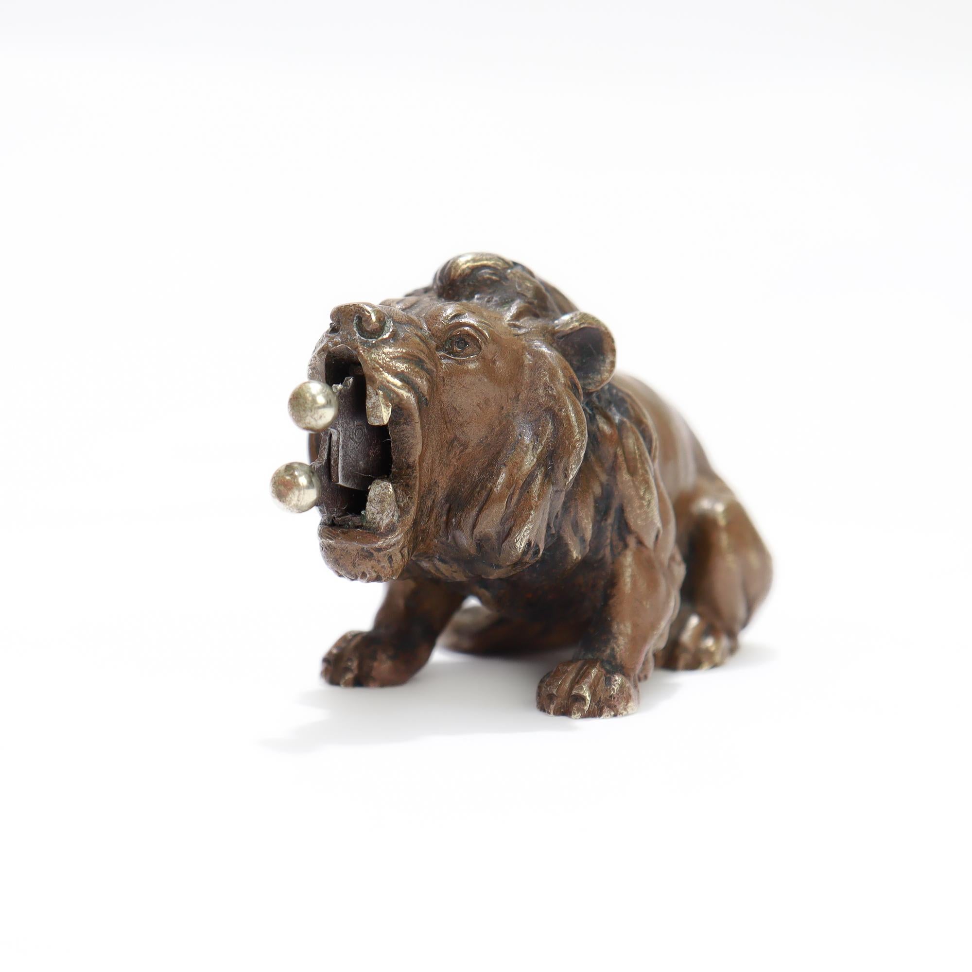 Antique Austrian Bronze Figural Lion Cigar Cutter or Nips en vente 1