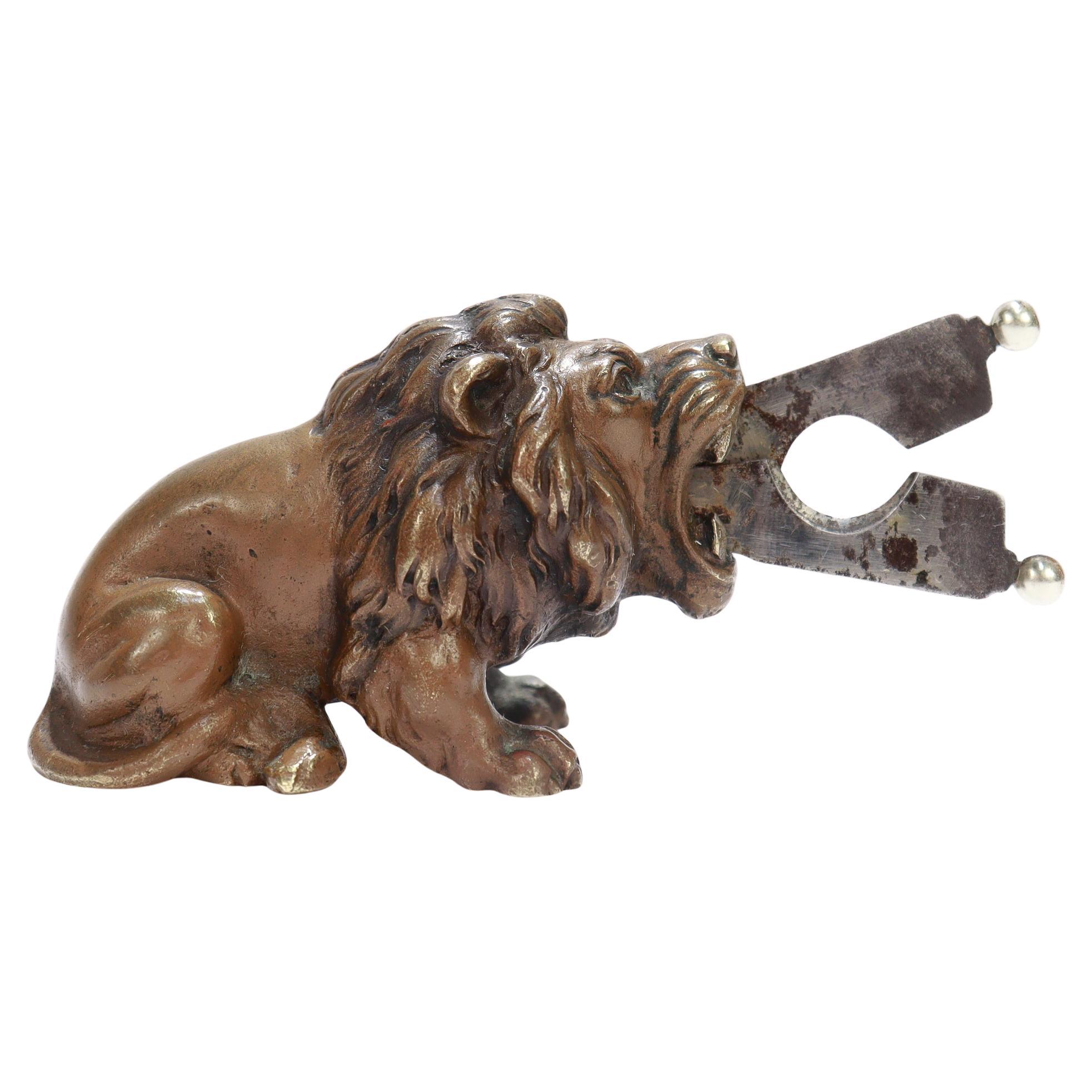 Antique Austrian Bronze Figural Lion Cigar Cutter or Nips en vente