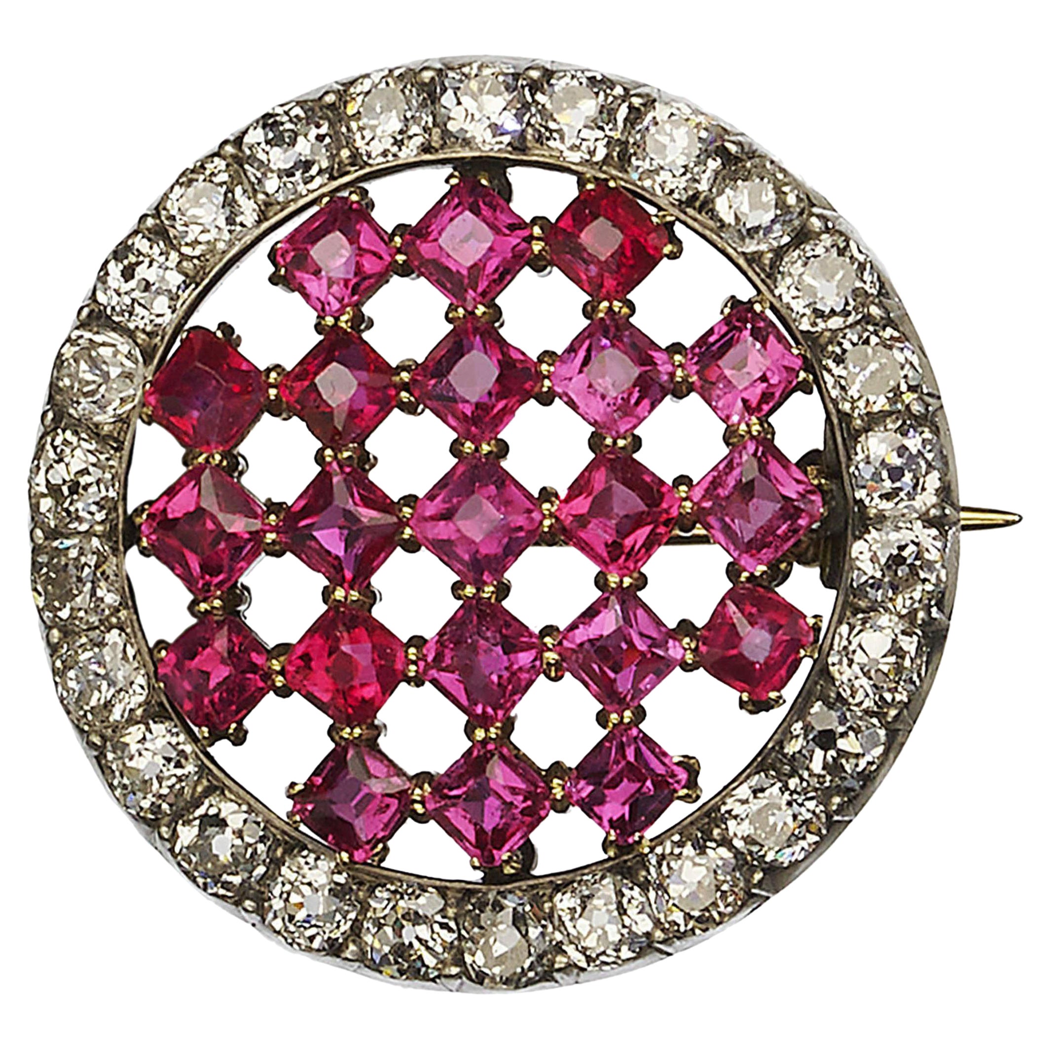 Antica spilla austriaca in rubino di Birmania, diamanti e argento su oro, Circa 1890