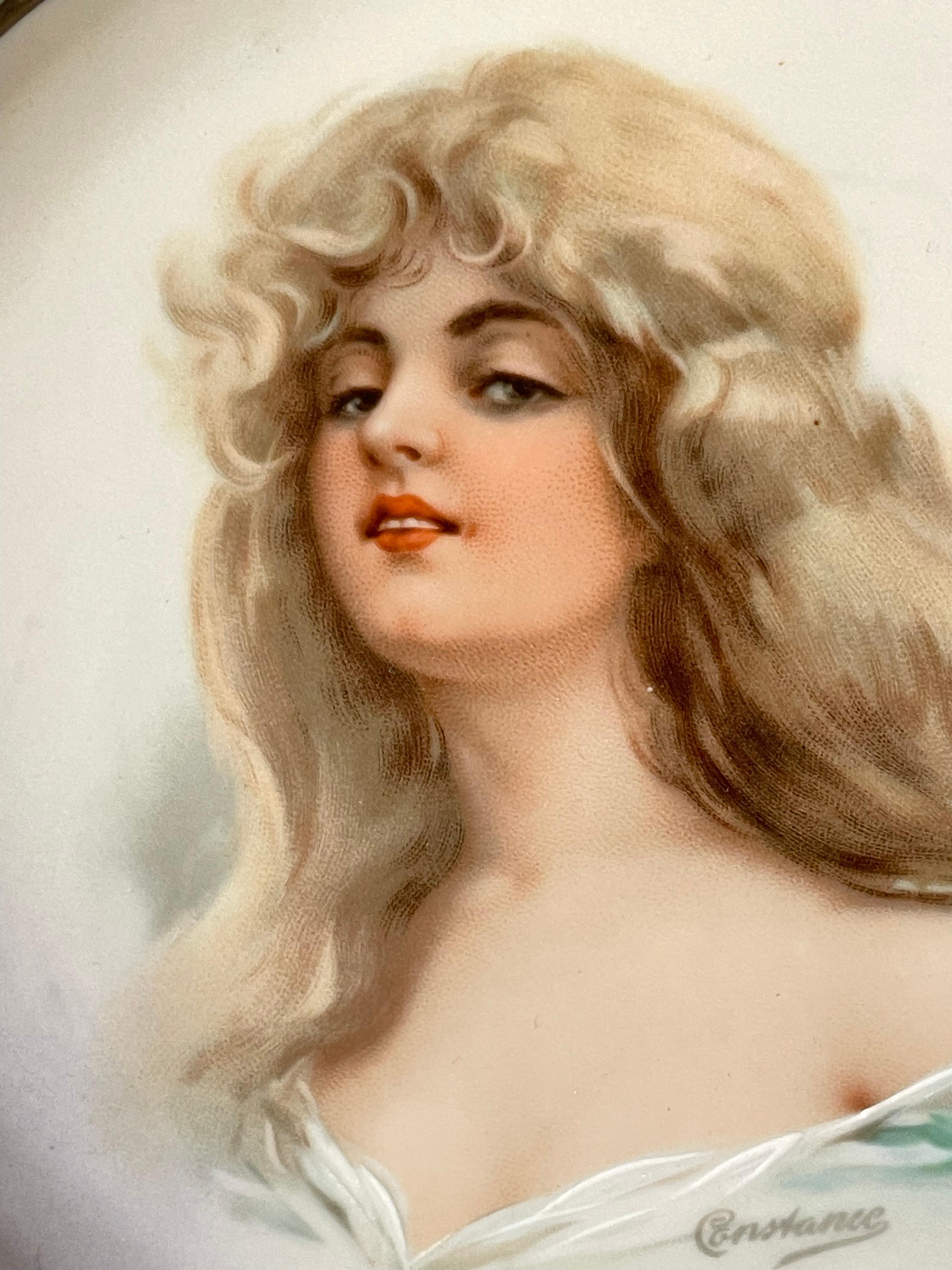 Antiguo Plato de Porcelana Retrato de Gabinete Austriaco Constanza de Austria en Bueno estado para la venta en Boca Raton, FL
