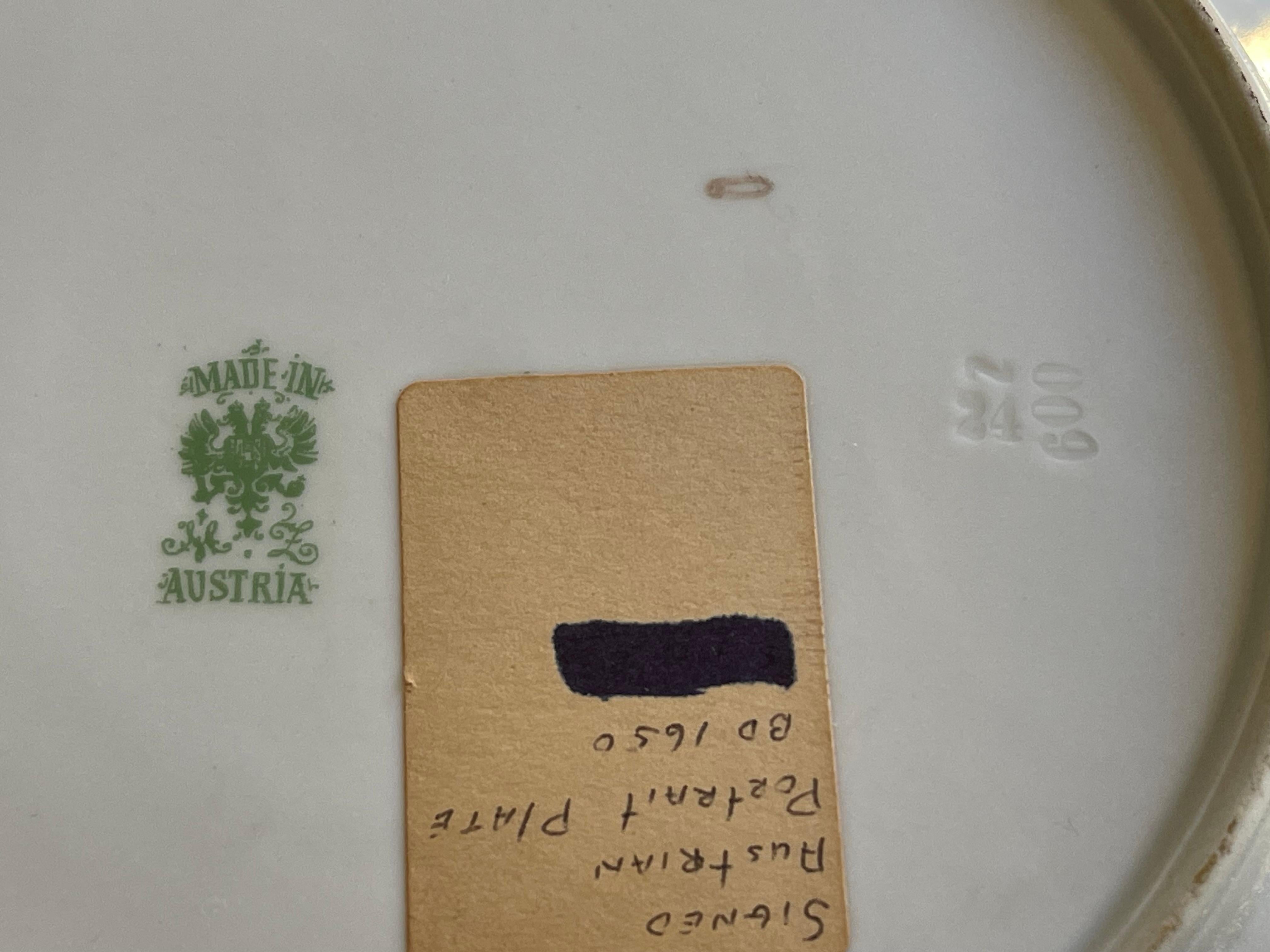 Antiguo Plato de Porcelana Retrato de Gabinete Austriaco Constanza de Austria en venta 2