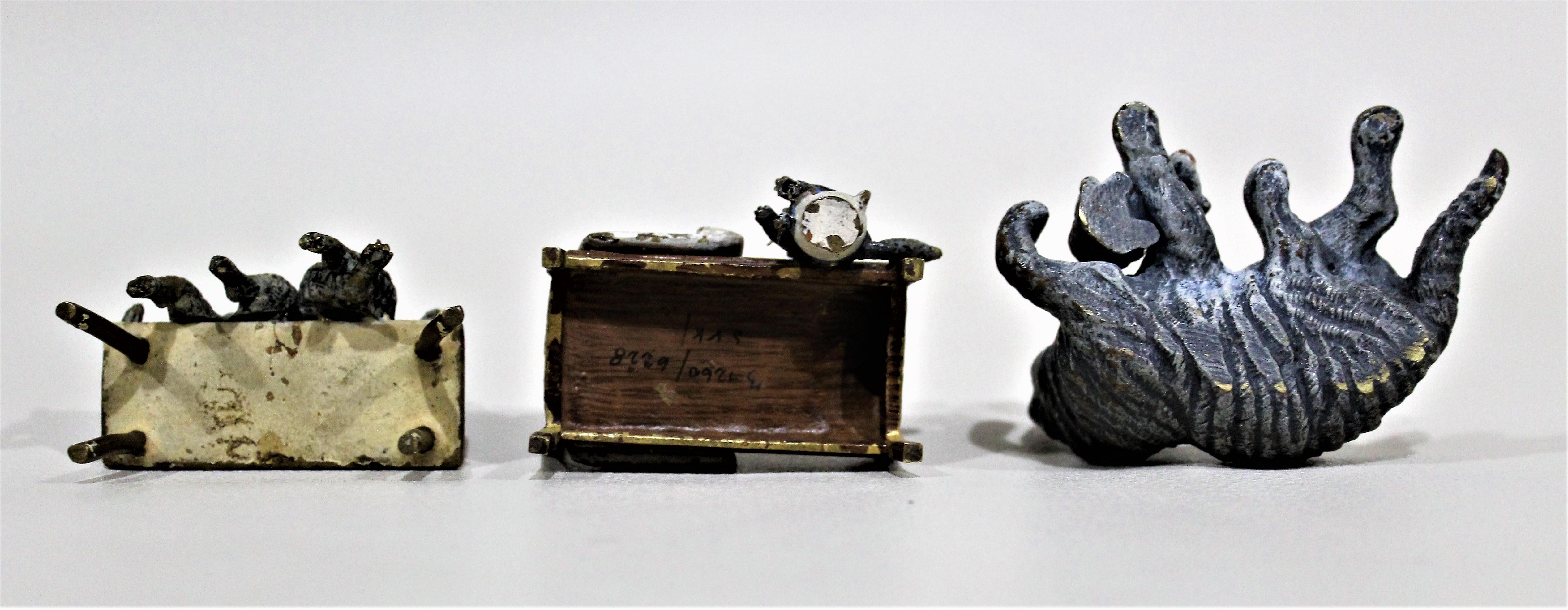 Antiguas miniaturas austriacas de bronce fundido y pintado en frío Figurita de gato Capricho Lote en Bueno estado para la venta en Hamilton, Ontario