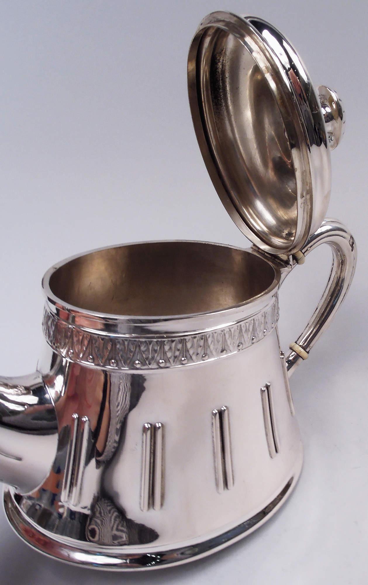 Ancienne théière en argent classique autrichienne en vente 2