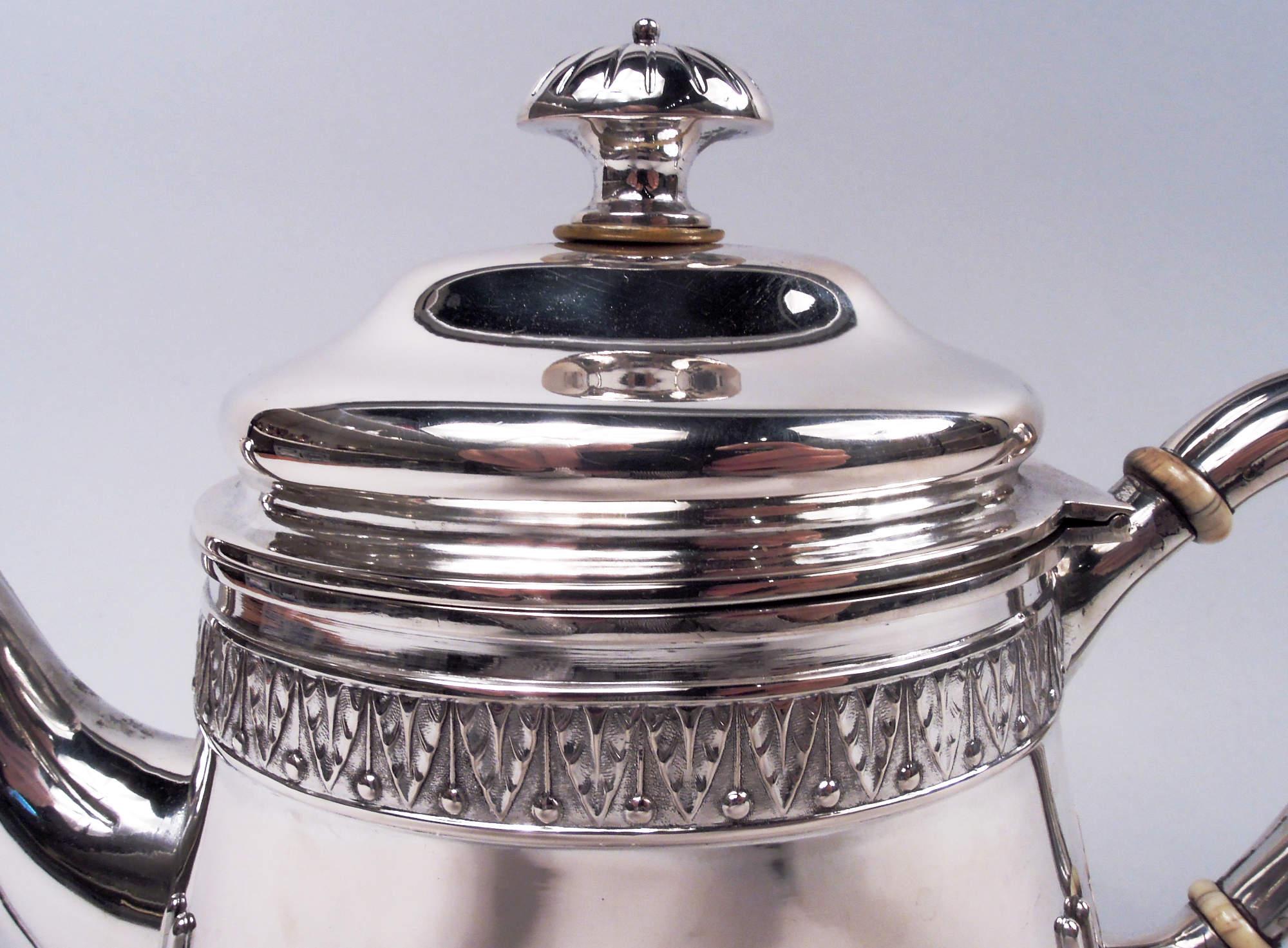 Ancienne théière en argent classique autrichienne en vente 1