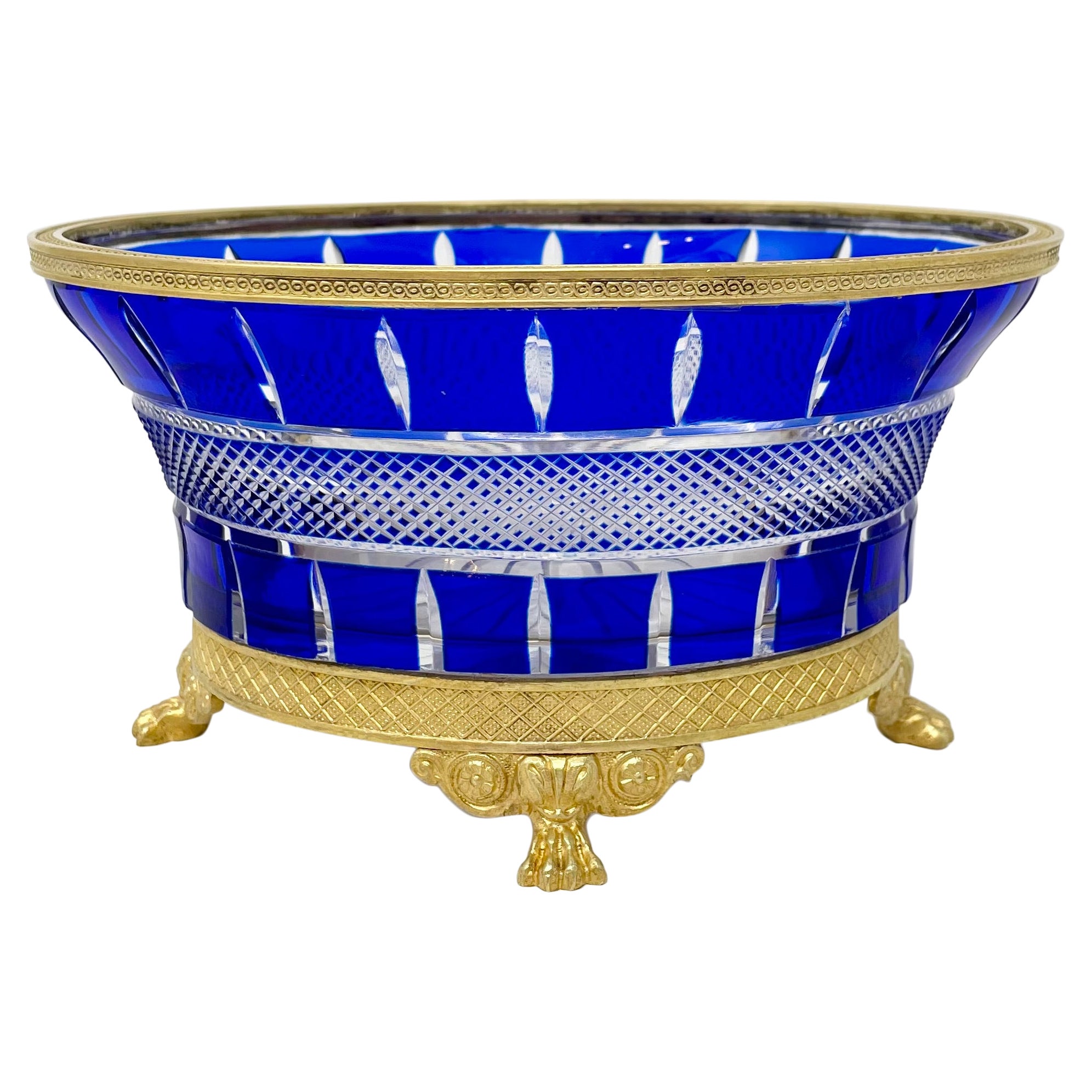 Antike österreichische Schale aus kobaltfarbenem und klarem Kristall mit Bronze-D'ore-Beschlägen, um 1900
