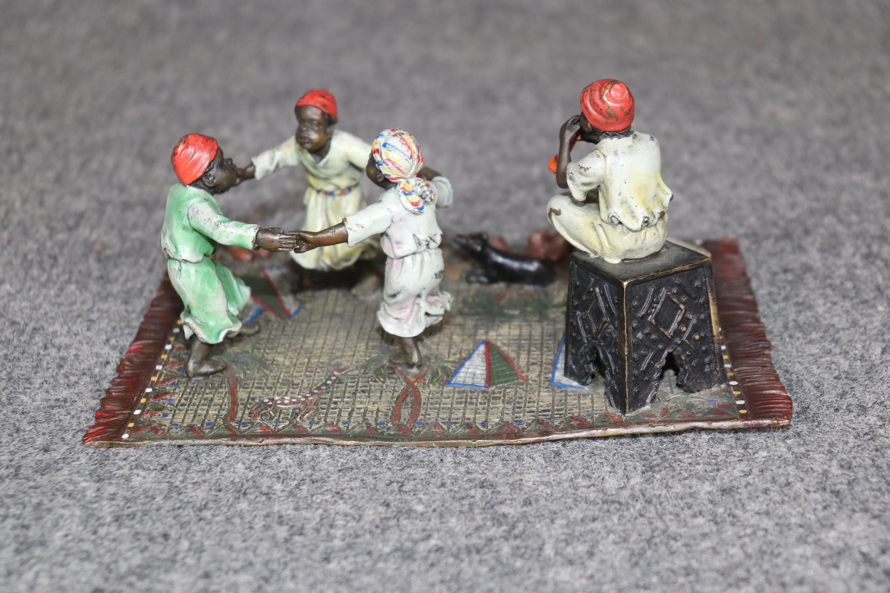 Autrichien Bronze autrichien ancien peint à froid représentant des enfants dansant par Bergmann en vente