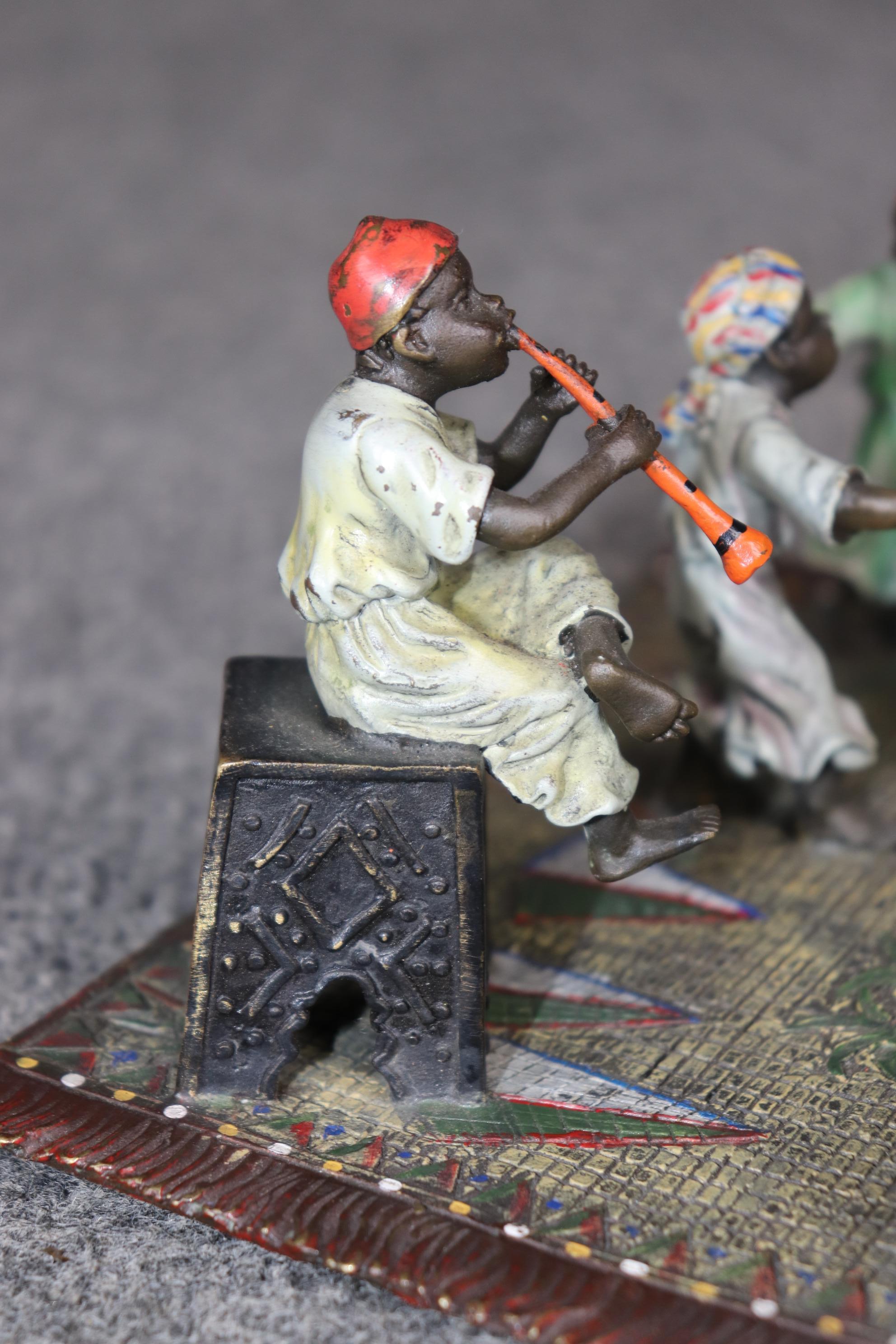20ième siècle Bronze autrichien ancien peint à froid représentant des enfants dansant par Bergmann en vente