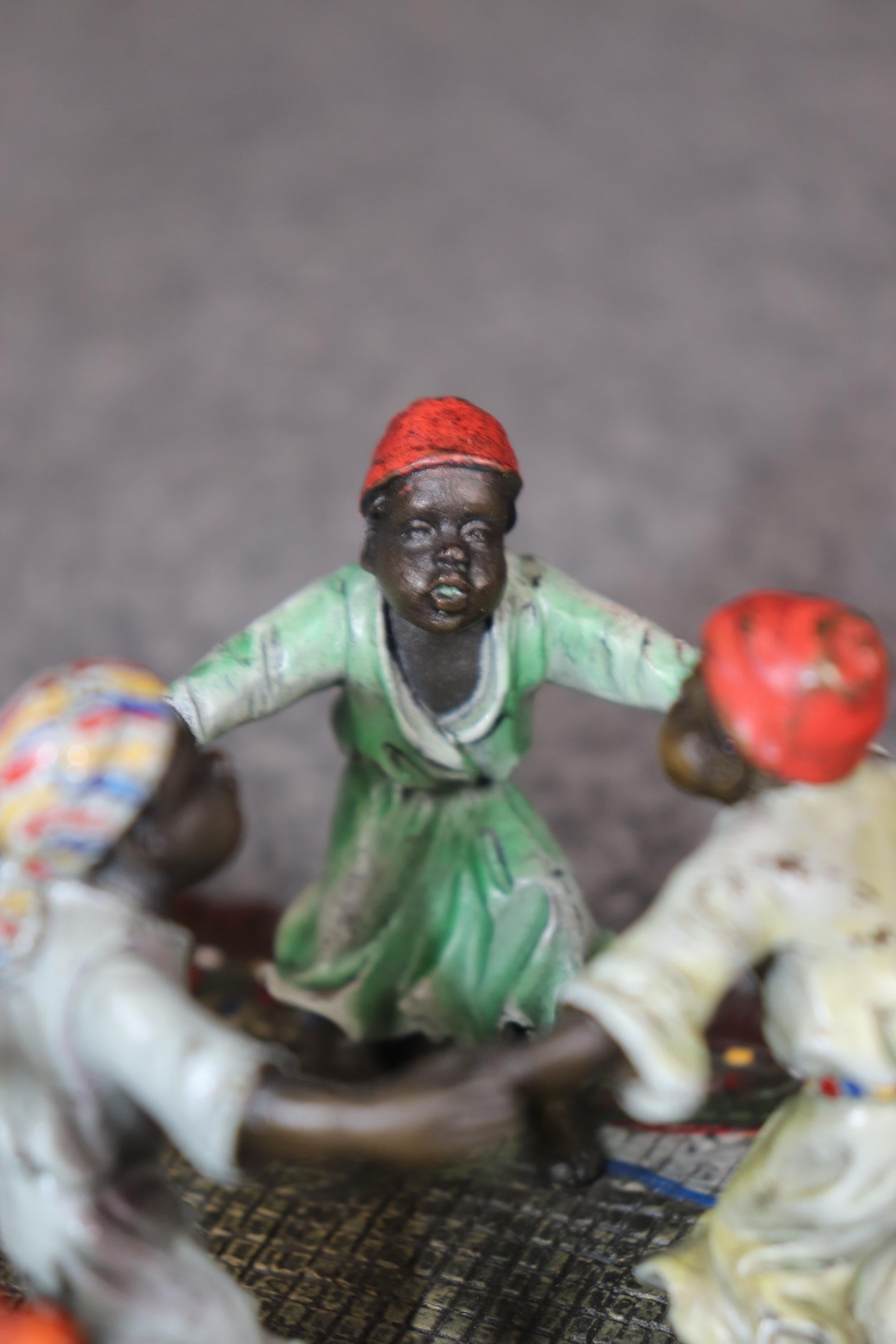 Bronze autrichien ancien peint à froid représentant des enfants dansant par Bergmann en vente 1