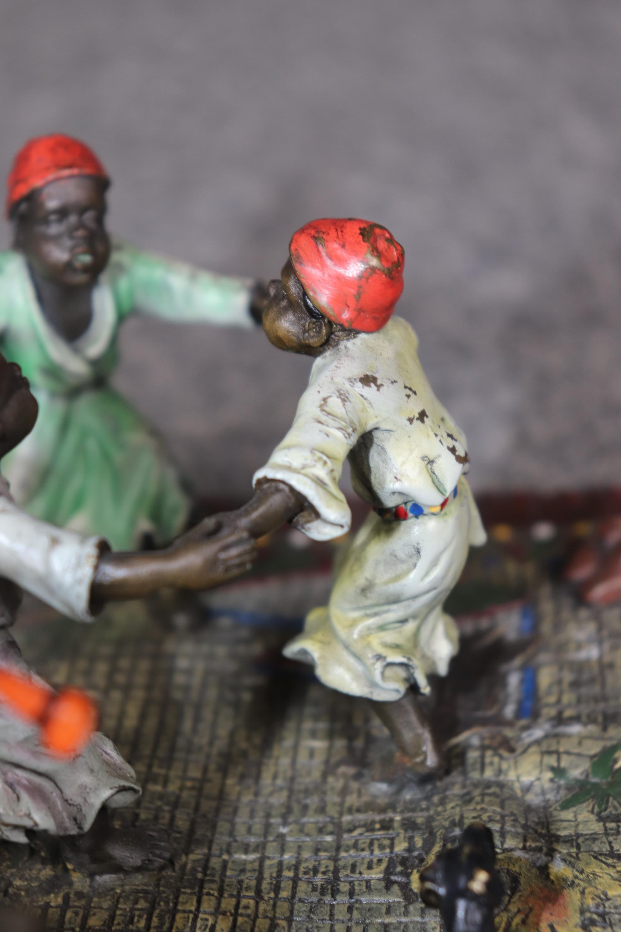 Bronze autrichien ancien peint à froid représentant des enfants dansant par Bergmann en vente 2