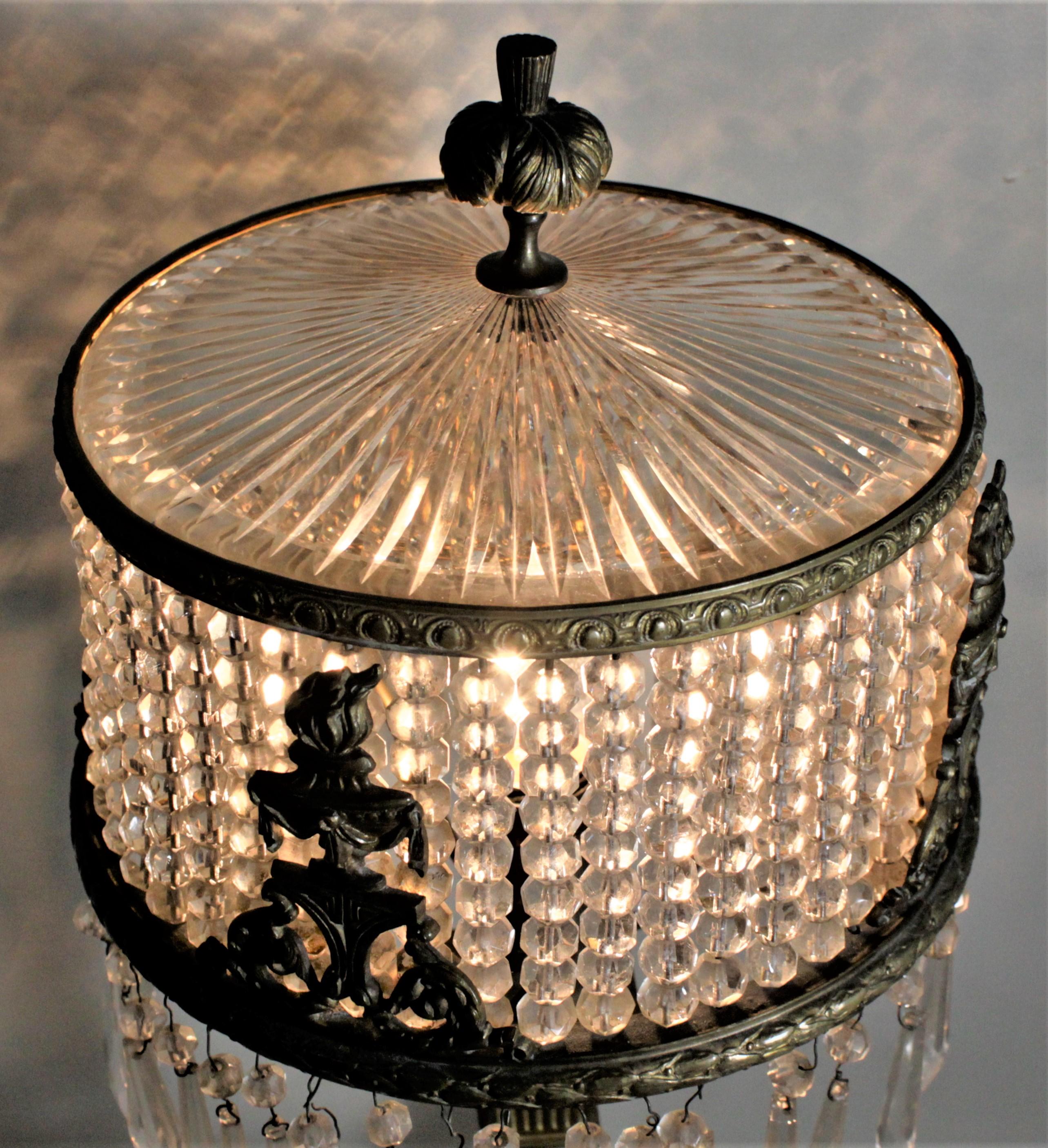 Antique lampe de table en cristal autrichien & en métal doré avec une épergne ou des vases à bourgeons en vente 1