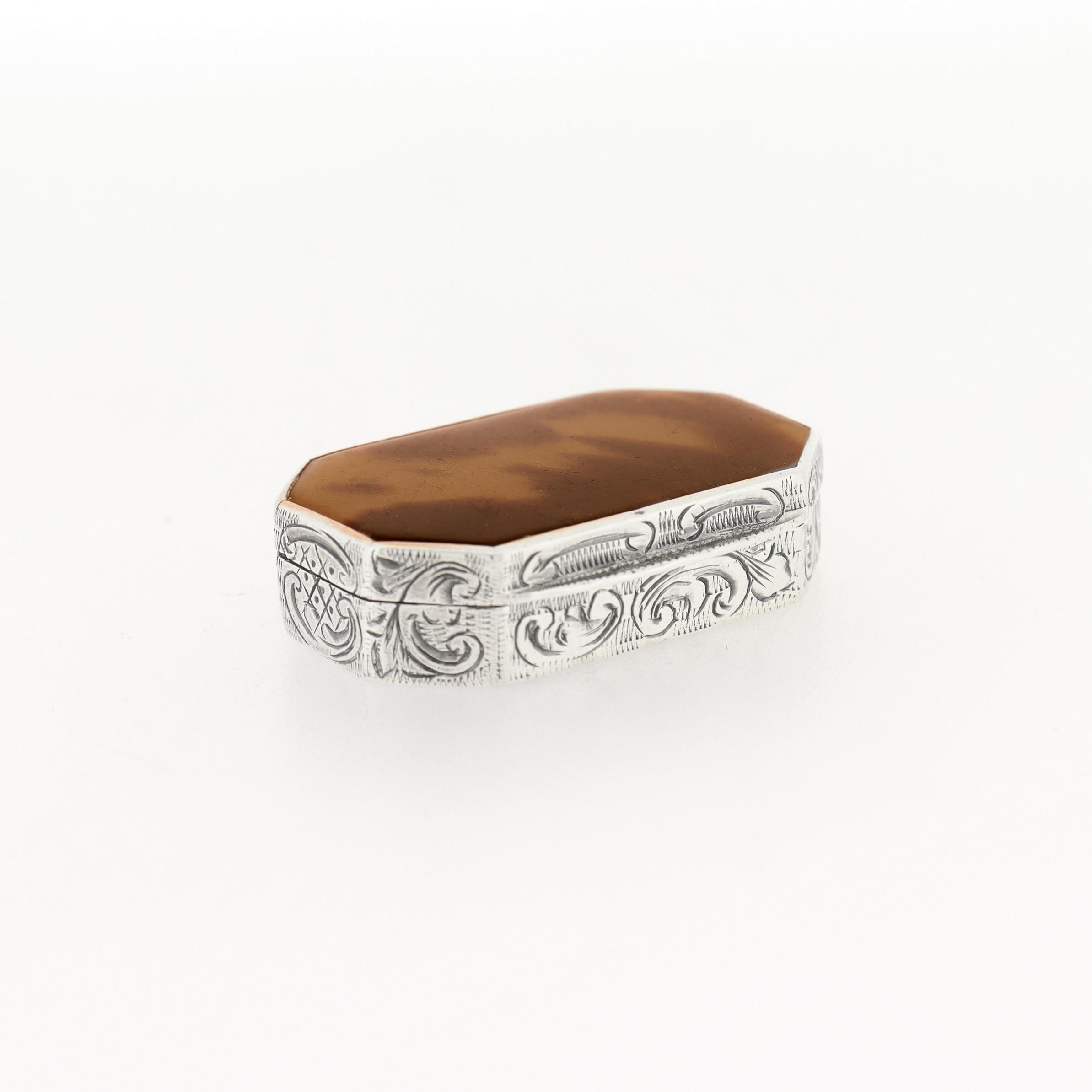 Antique Austrian Engraved 935 Silver Snuff Box by Leo Wagner ex-Buatta In Good Condition For Sale In Philadelphia, PA