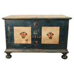Ancienne commode-coffre-coffre autrichienne d'art populaire autrichien peinte à motif de cheminée en pin, 1853