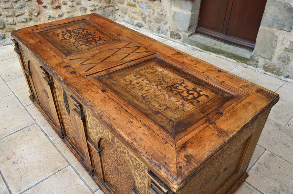 Antique Austrian Inlaid Desk, Mid-17th Century For Sale 4