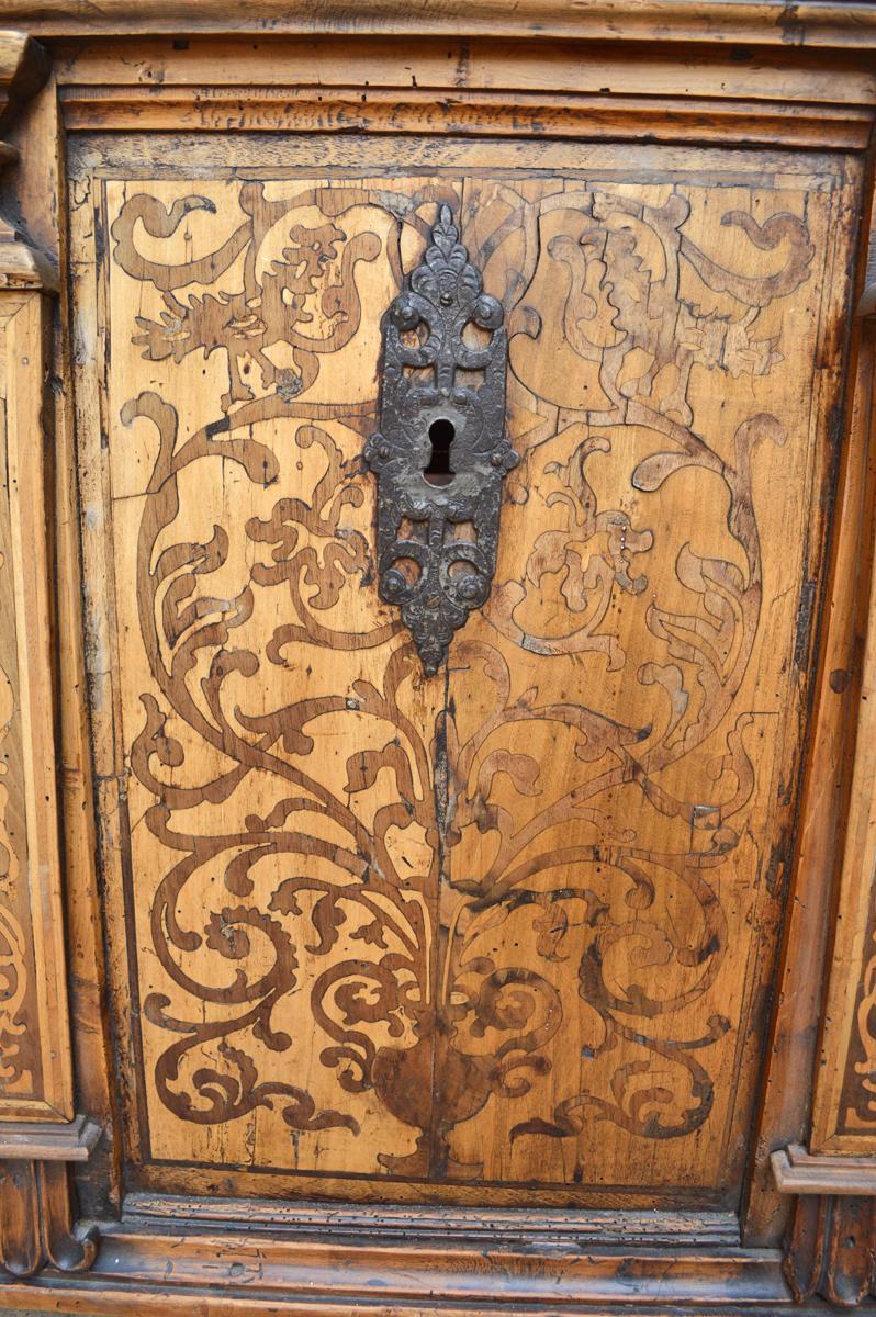 Antique Austrian Inlaid Desk, Mid-17th Century For Sale 12