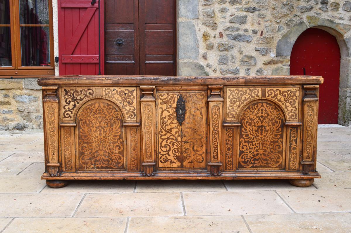 Antique Austrian Inlaid Desk, Mid-17th Century In Fair Condition For Sale In L'Etang, FR