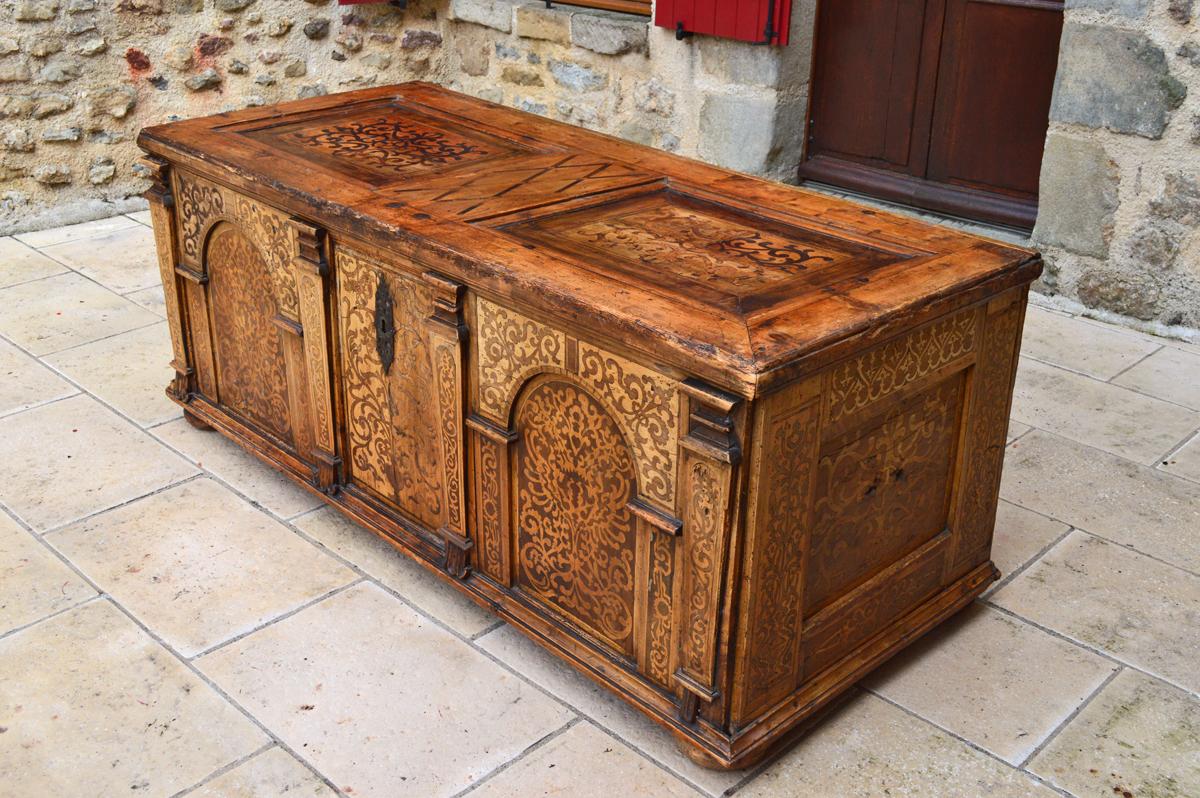 Antique Austrian Inlaid Desk, Mid-17th Century For Sale 1