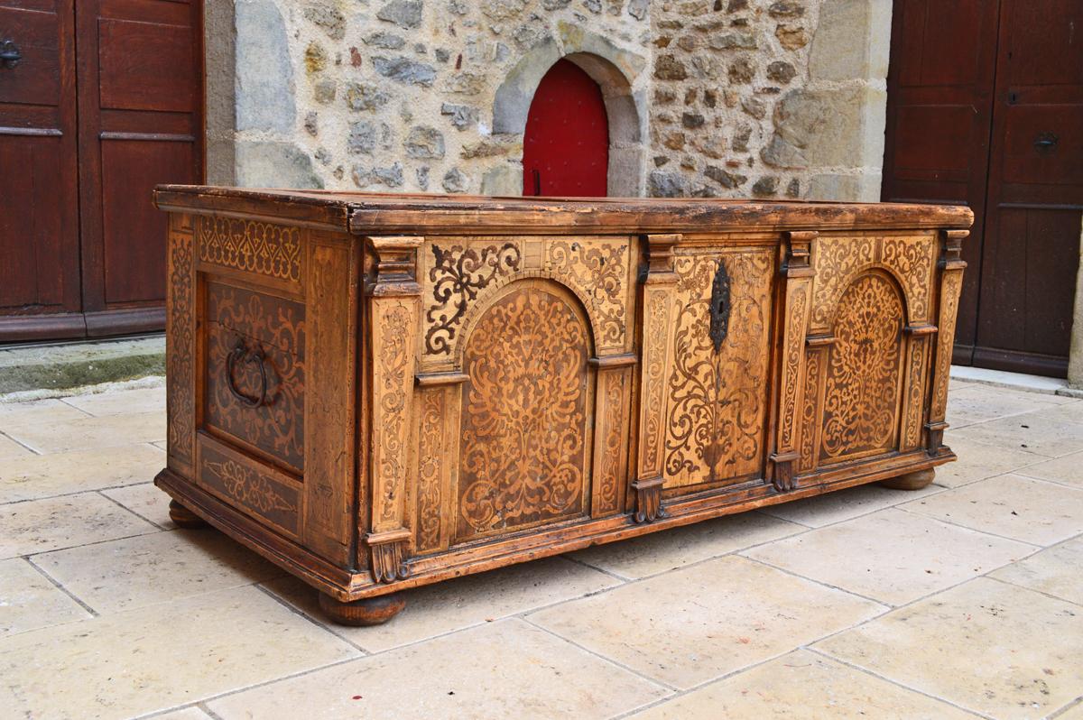 Antique Austrian Inlaid Desk, Mid-17th Century For Sale 2