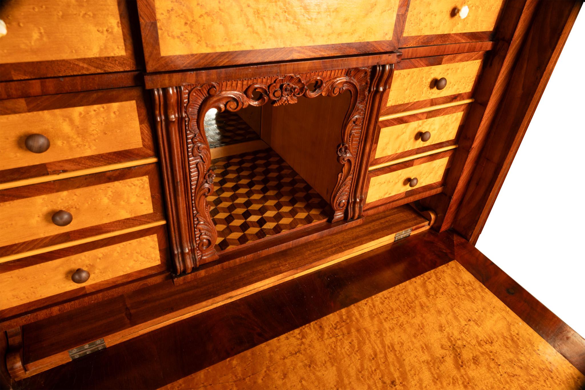 Antiker österreichischer Mahagoni Ahorn Intarsien Biedermeier Sekretär Schrank 1850 im Angebot 14