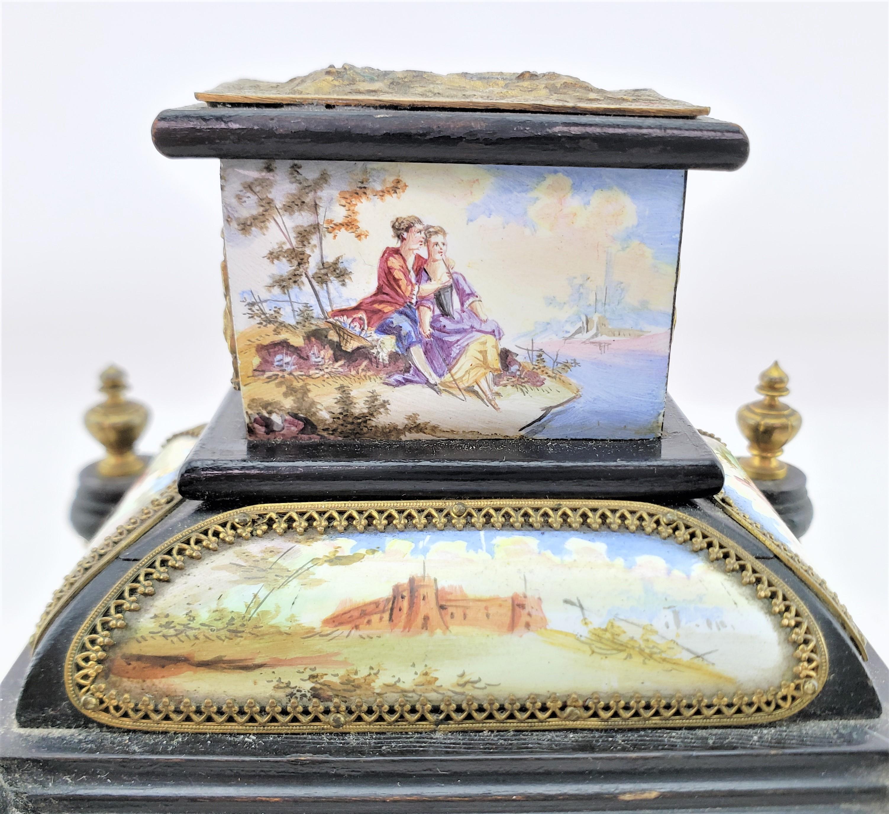 Ancienne armoire de table ou boîte à bibelots autrichienne miniature avec panneaux émaillés  en vente 4