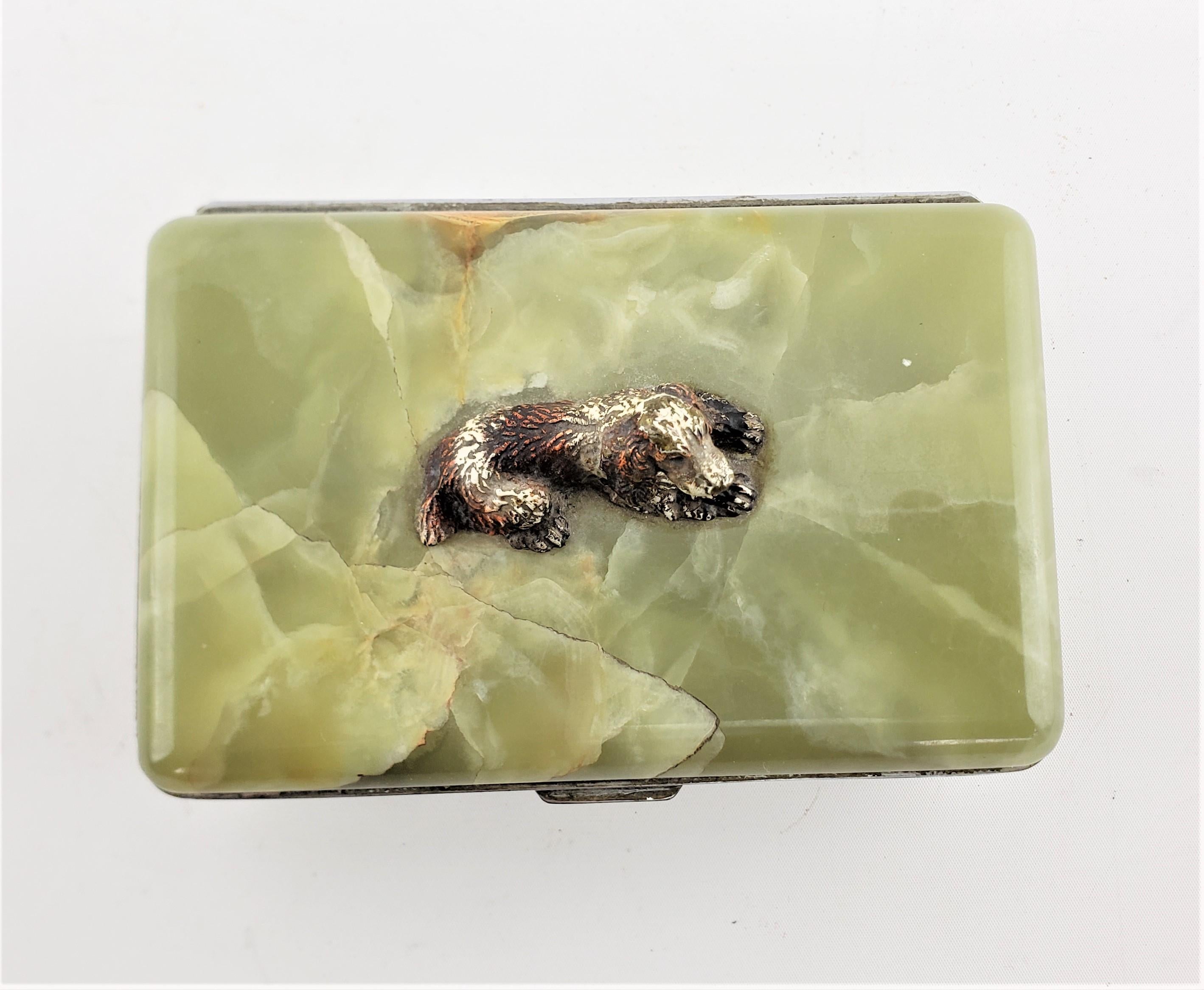 Antique Austrian Onyx Jewelry Box with Figural Cold Painted Bronze Spaniel Dog In Good Condition For Sale In Hamilton, Ontario