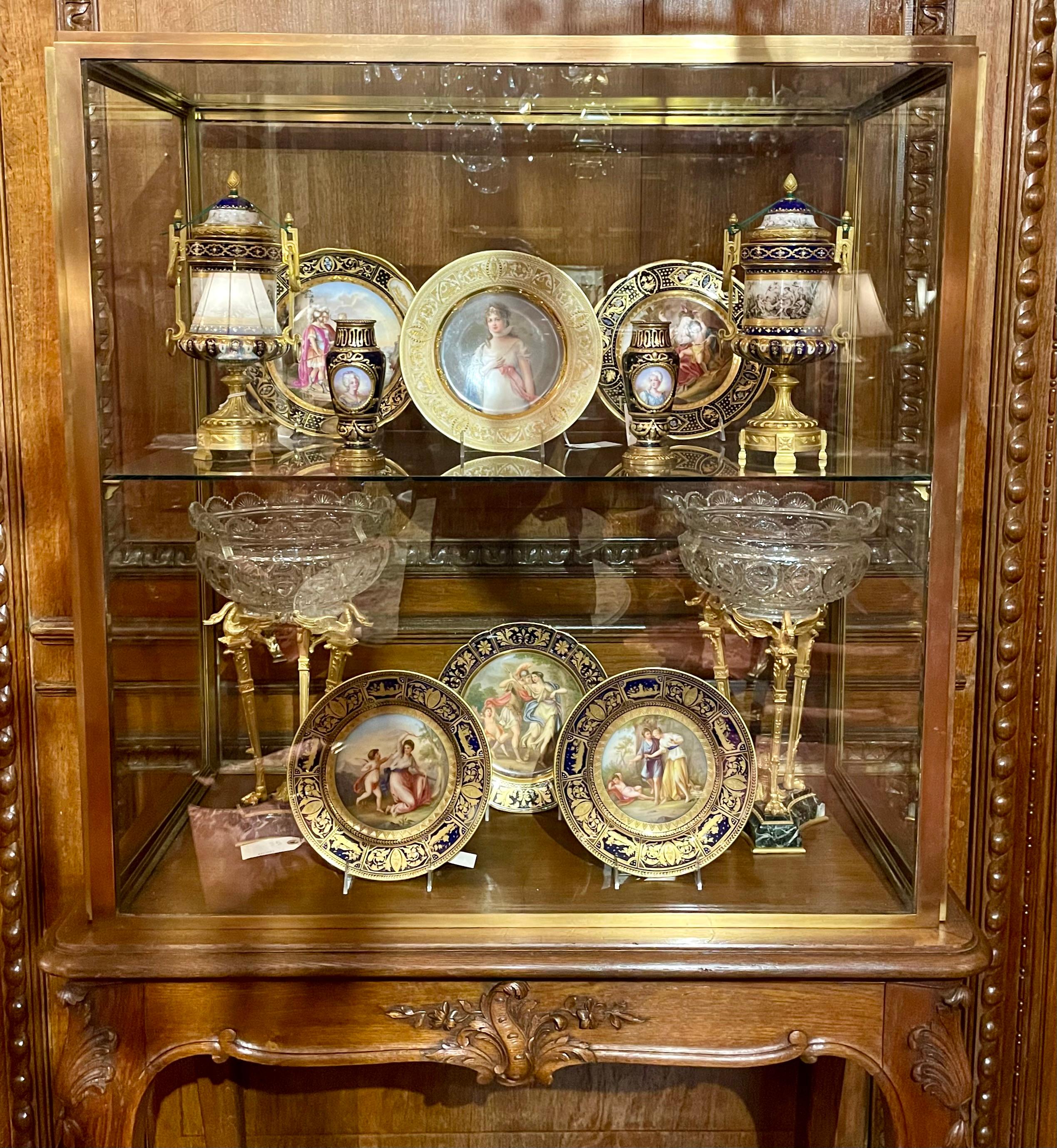 Antico piatto in porcellana cobalto e oro della Royal Vienna Porcelain con 