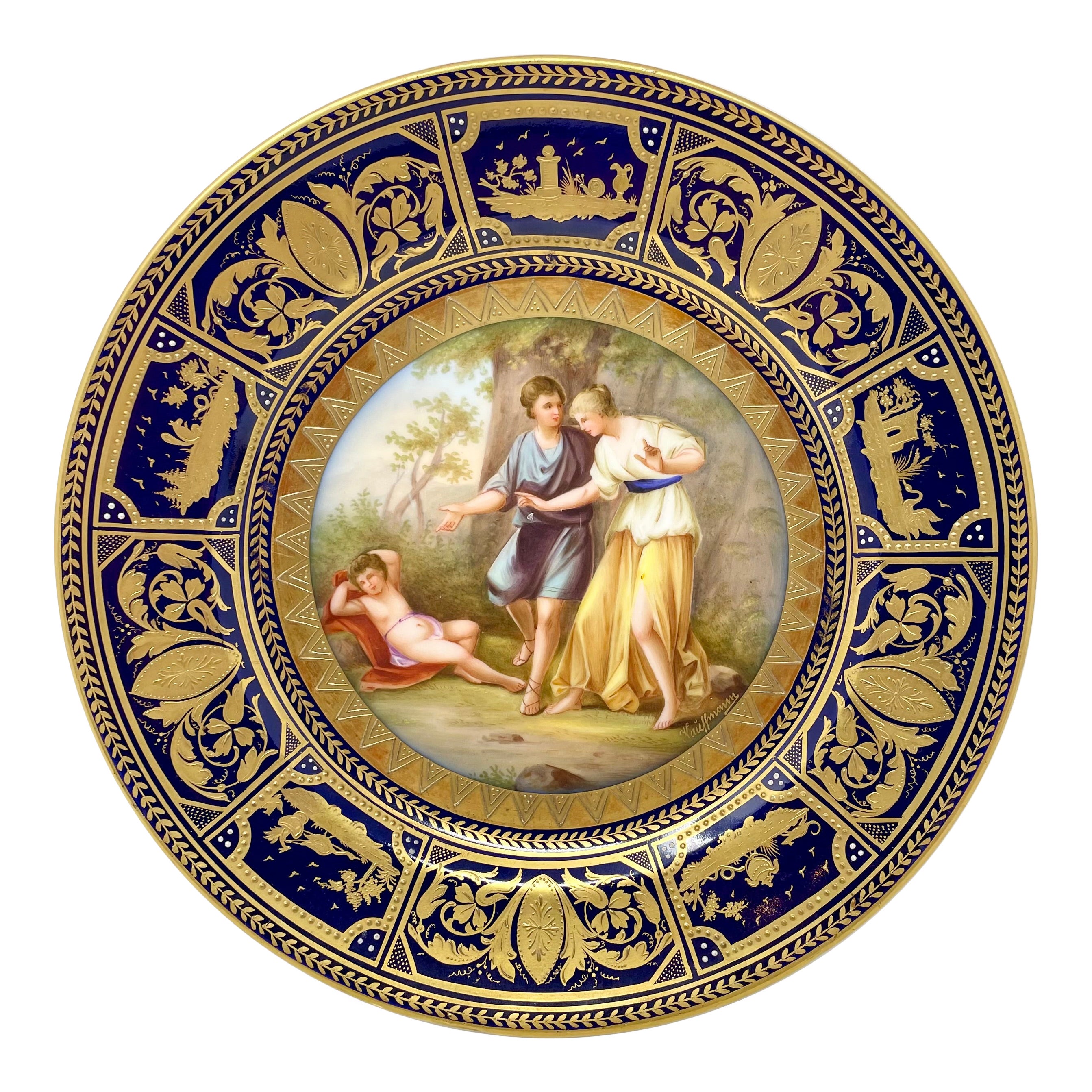 Ancienne assiette en porcelaine de cobalt et d'or de Royal Vienna Porcelain représentant "Cupidon et Lyphie".