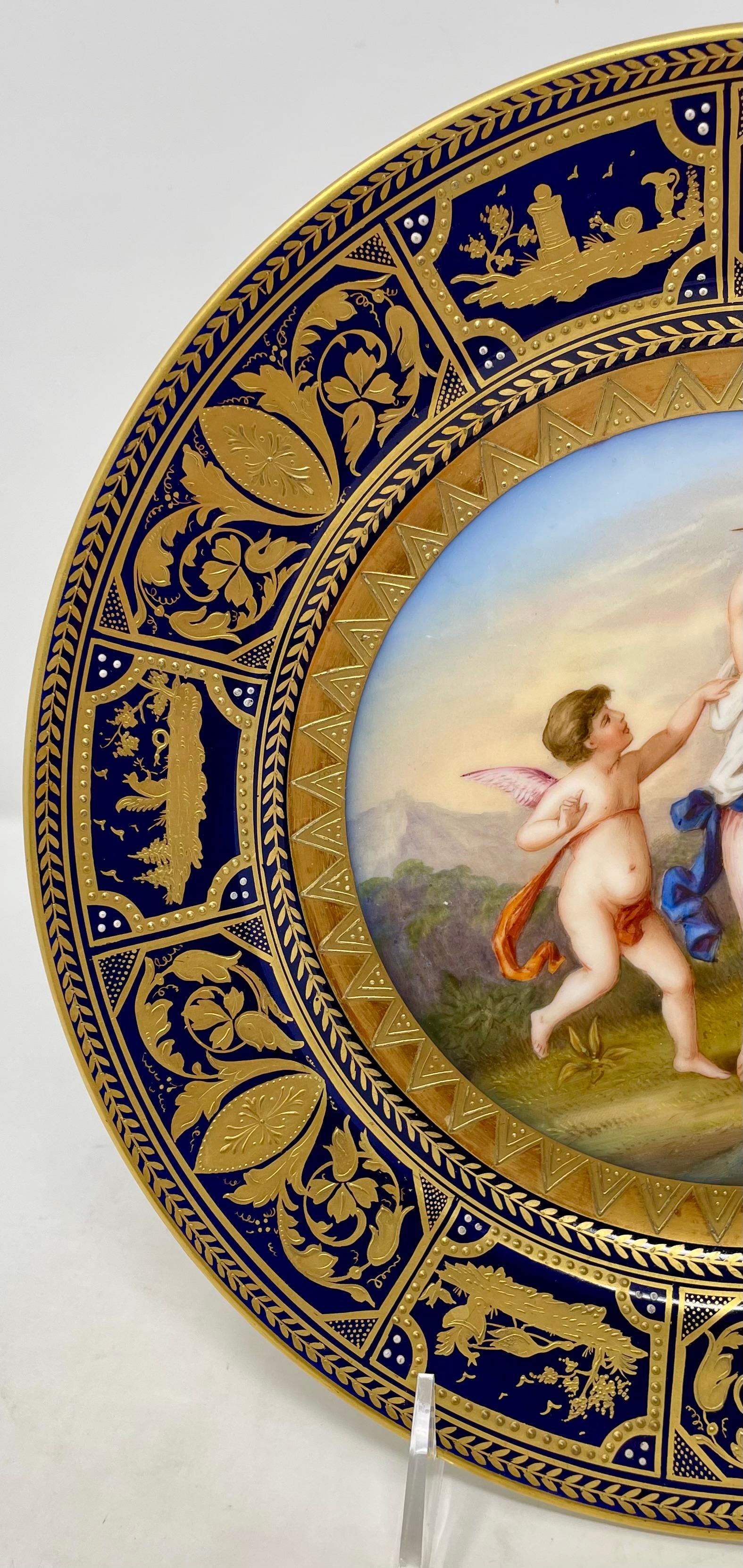 Ancienne assiette autrichienne en porcelaine Royal Vienna Porcelain, Cupid's Unrequited Love, Ca. 1890 Bon état - En vente à New Orleans, LA