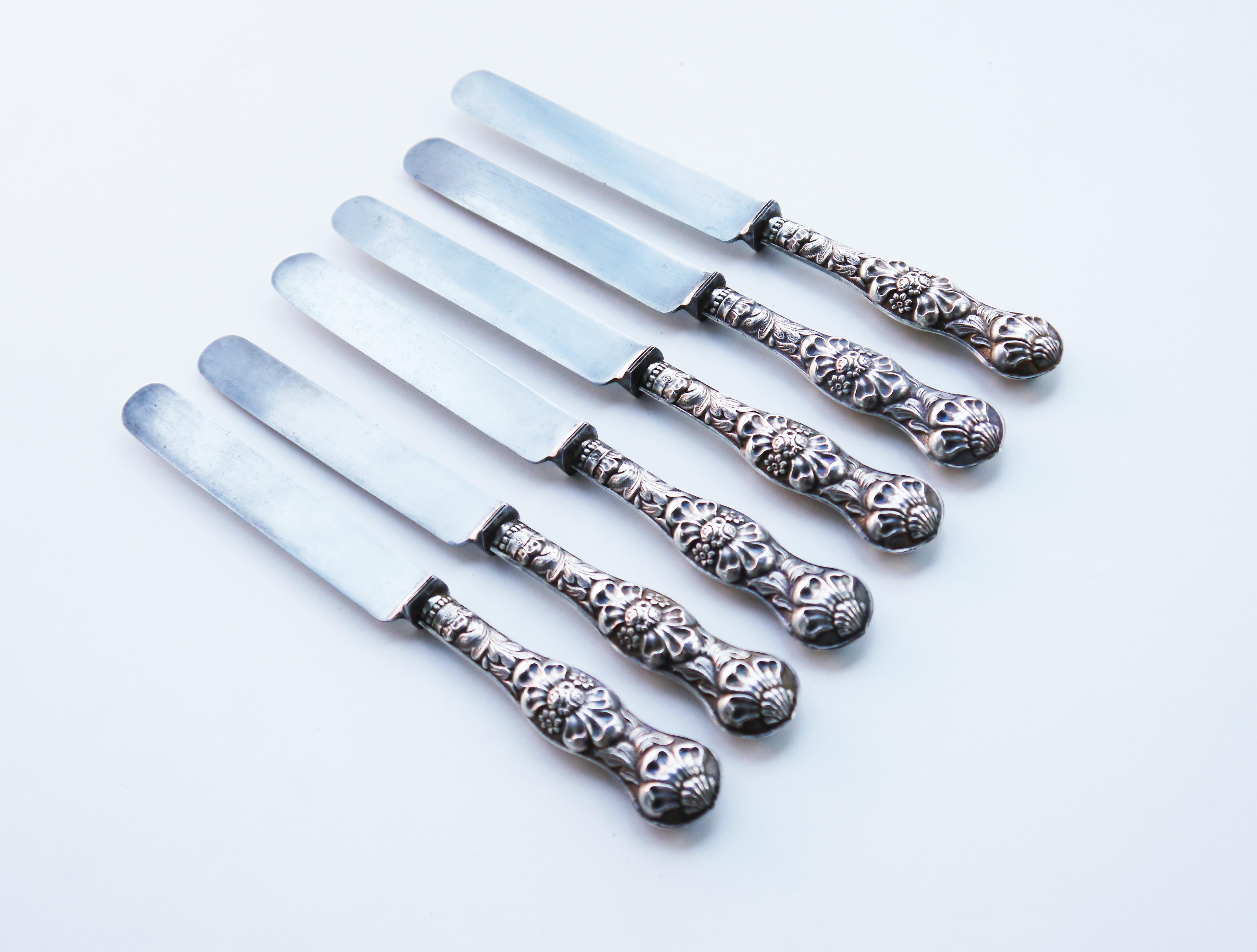Fourchettes et couteaux à dessert autrichiens anciens Unisexe en vente