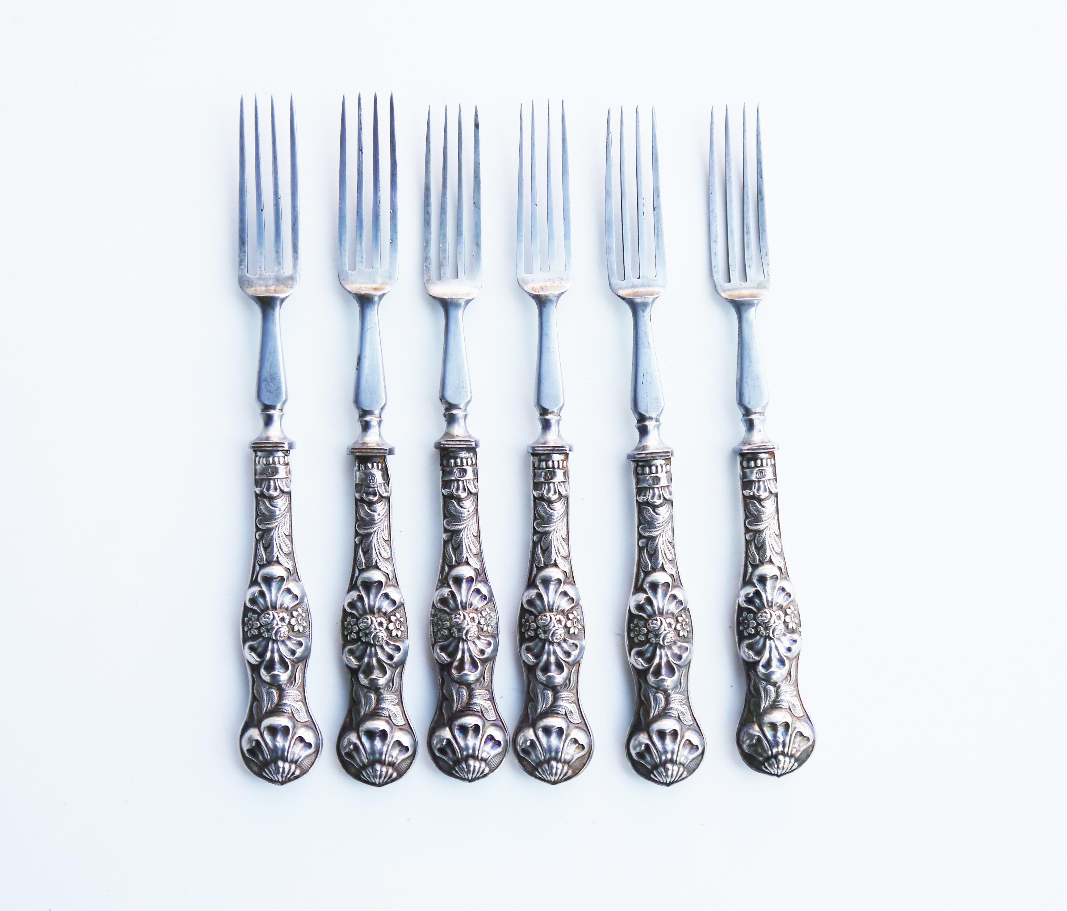 Fourchettes et couteaux à dessert autrichiens anciens en vente 1