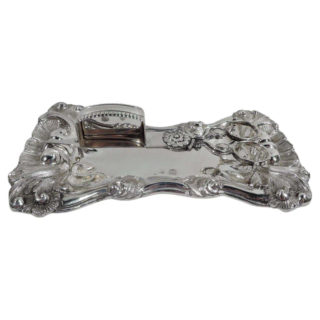 Ancien presse-bougies autrichien en argent sur support rococo en vente